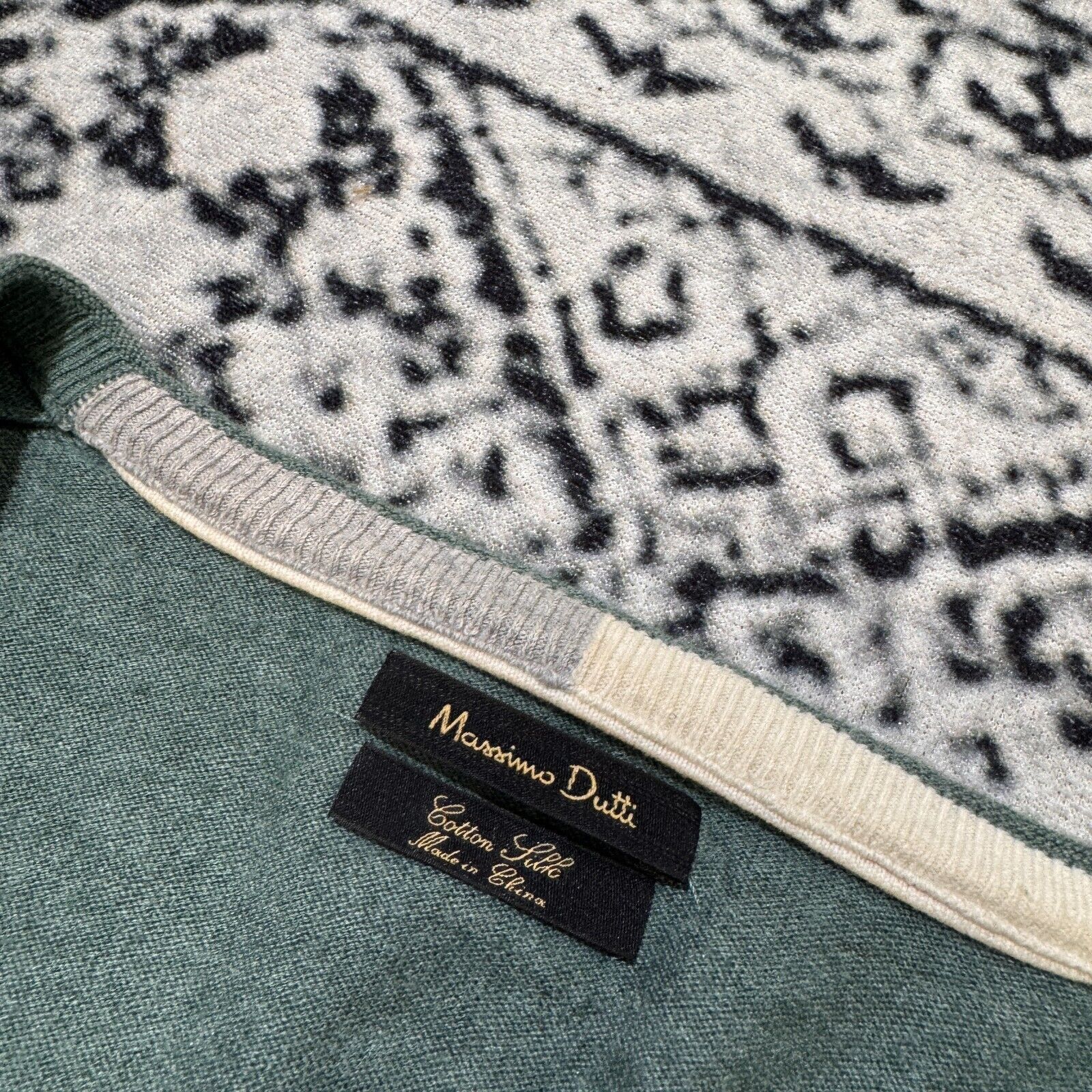 Massimo Dutti × Vintage Vintage Massimo Dutti Green Wool V-Neck Sweater Size L 90s Size US L / EU 52-54 / 3 - 5 Thumbnail