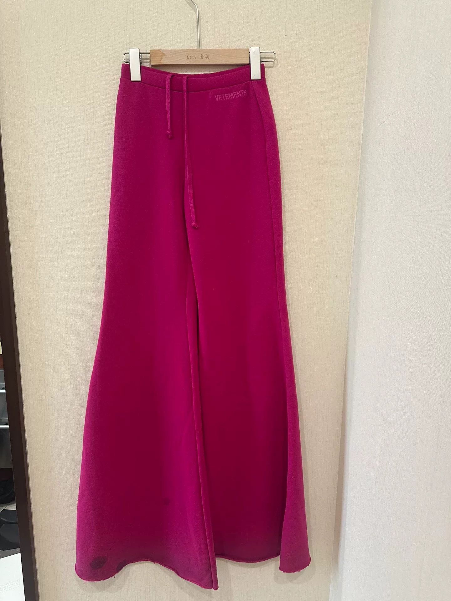 Vetements vetements pink wide-leg pants with stains Size 24" / US 00 / IT 34 - 1 Thumbnail