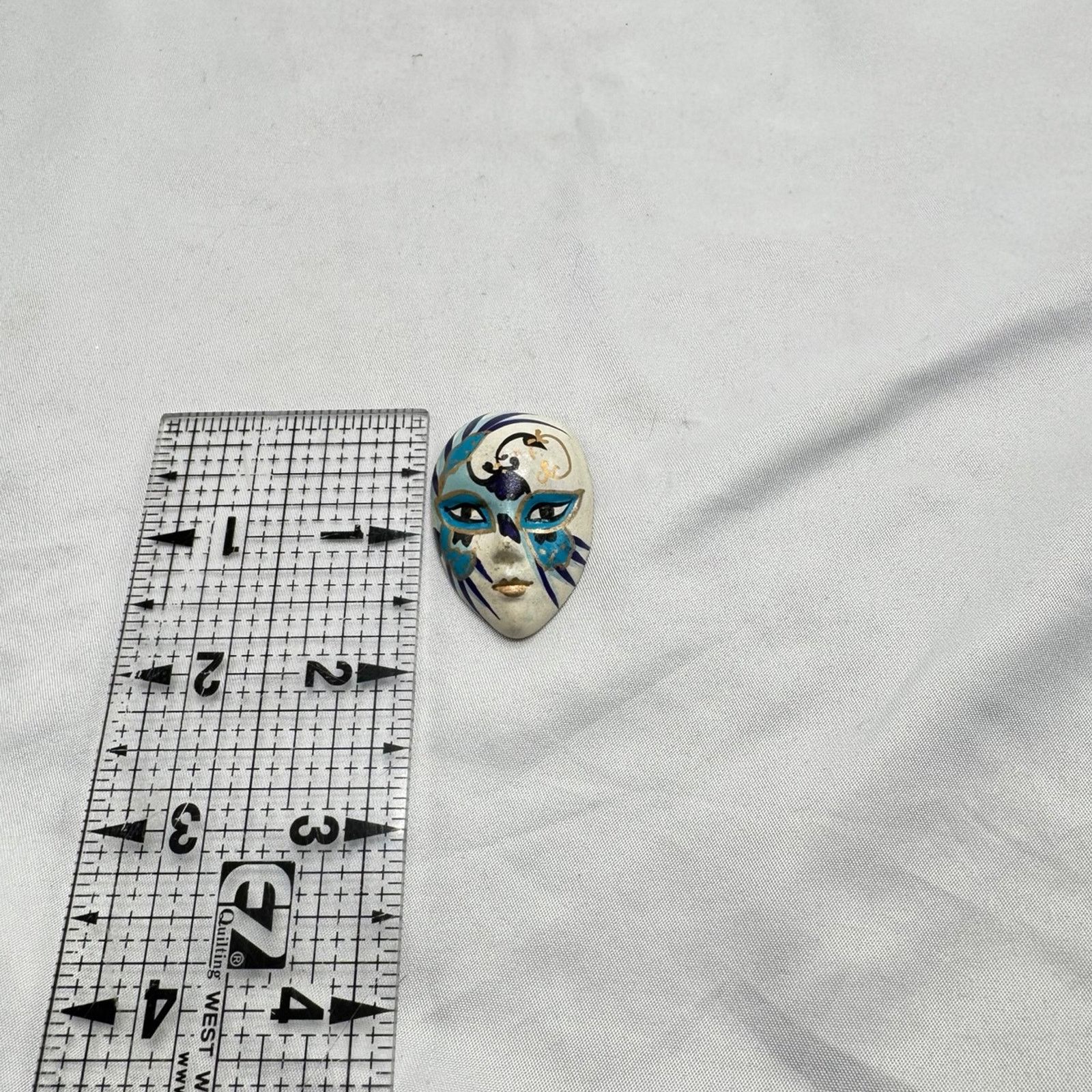NBDN Nobrandedon VTG hand painted hand carved wood harlequin pin Size ONE SIZE - 4 Thumbnail