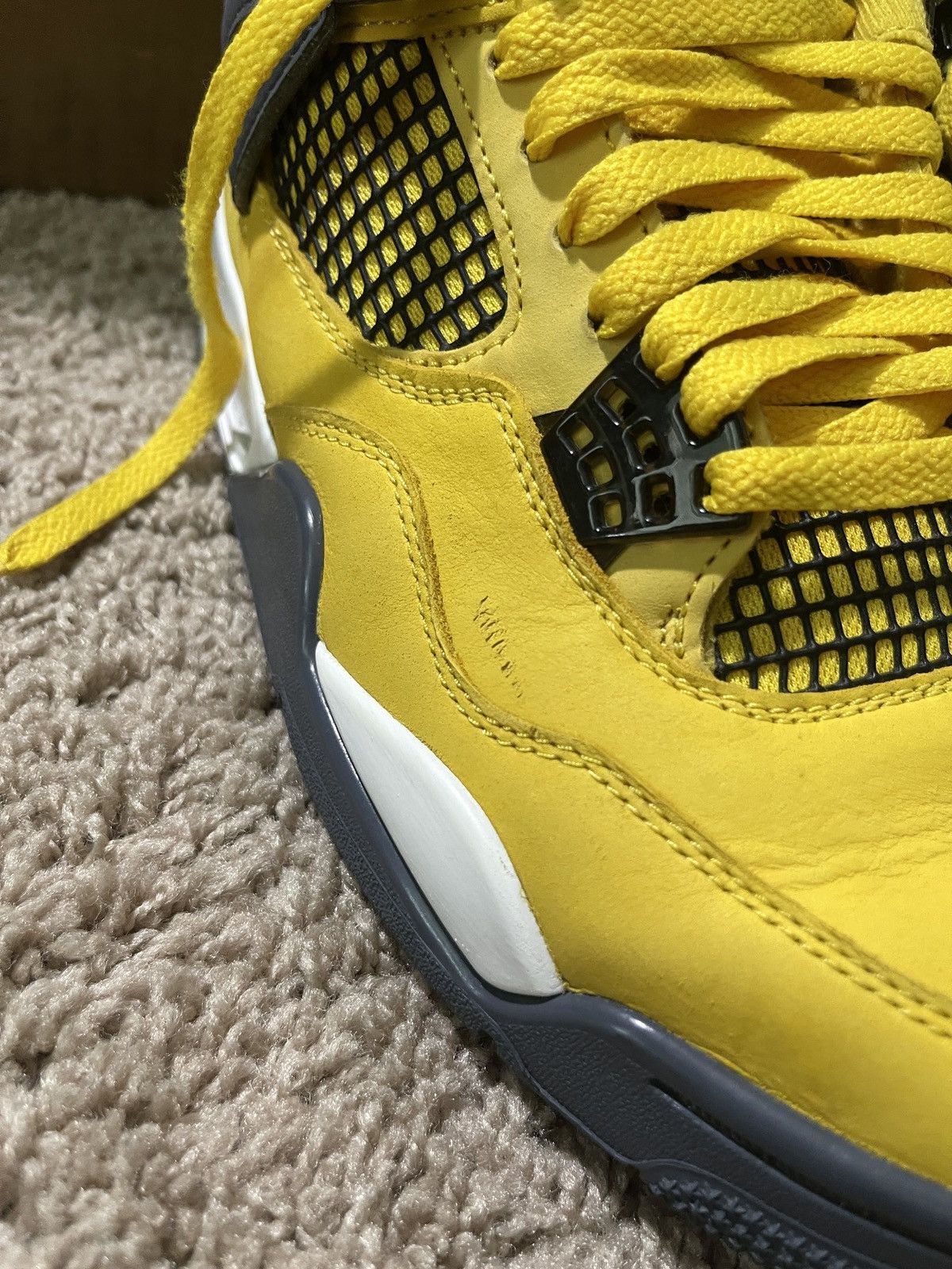 Jordan Brand Jordan 4 Retro Lightning 2021 Release Size 8US Size US 8 / EU 41 - 5 Thumbnail