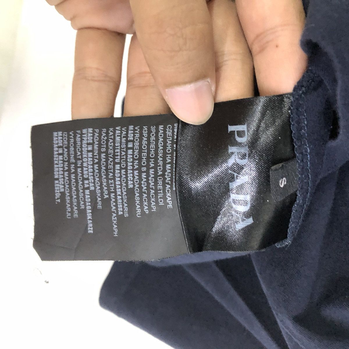 Prada Prada V Neck Plain T-shirt Size US S / EU 44-46 / 1 - 13 Thumbnail