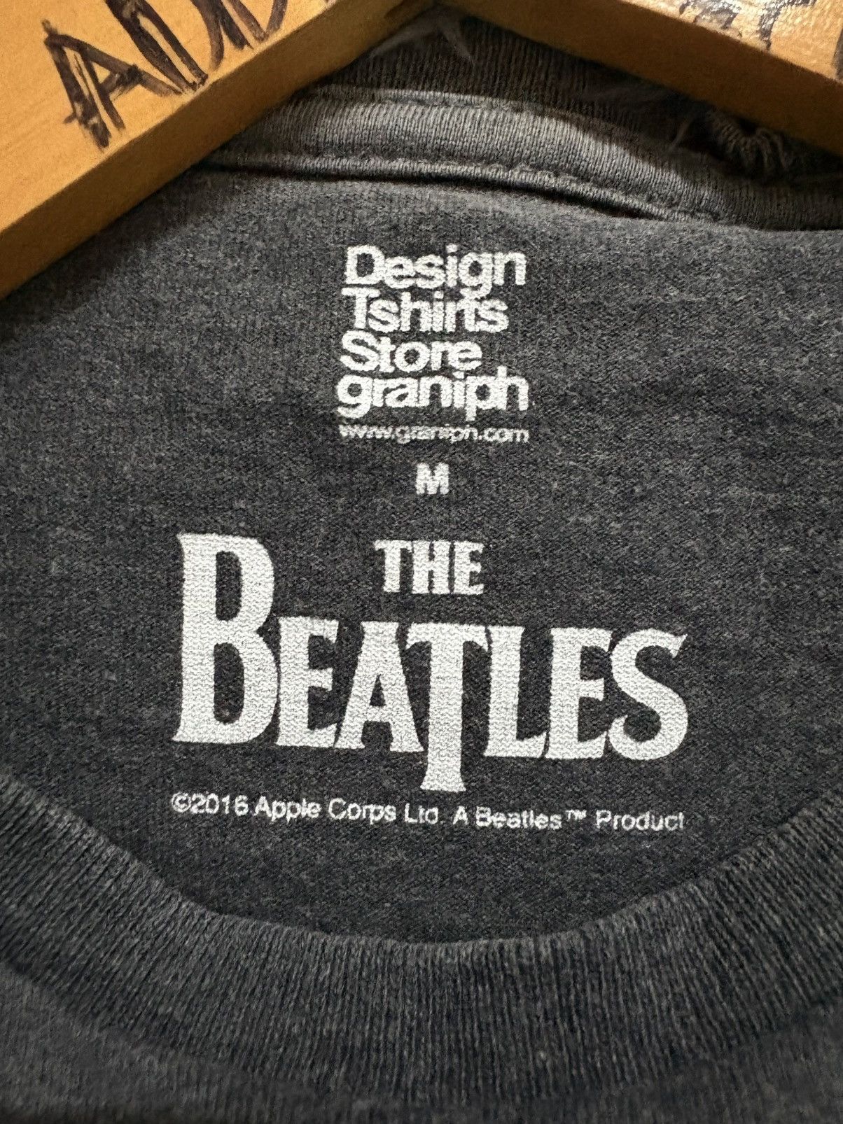 Band Tees 🔥HOT🔥 THE BEATLES PHOTO TEE VERY RARE Size US M / EU 48-50 / 2 - 3 Thumbnail