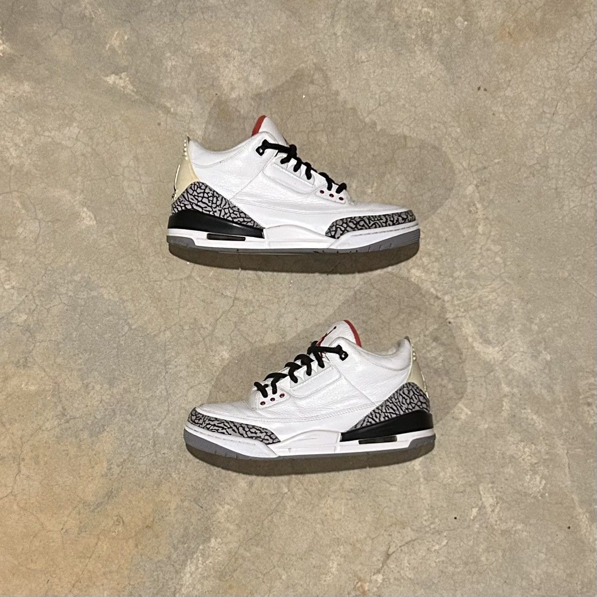 Jordan Brand × Nike Air Jordan 3 Retro White Cement 2011 US 9 Size US 9 / EU 42 - 2 Thumbnail
