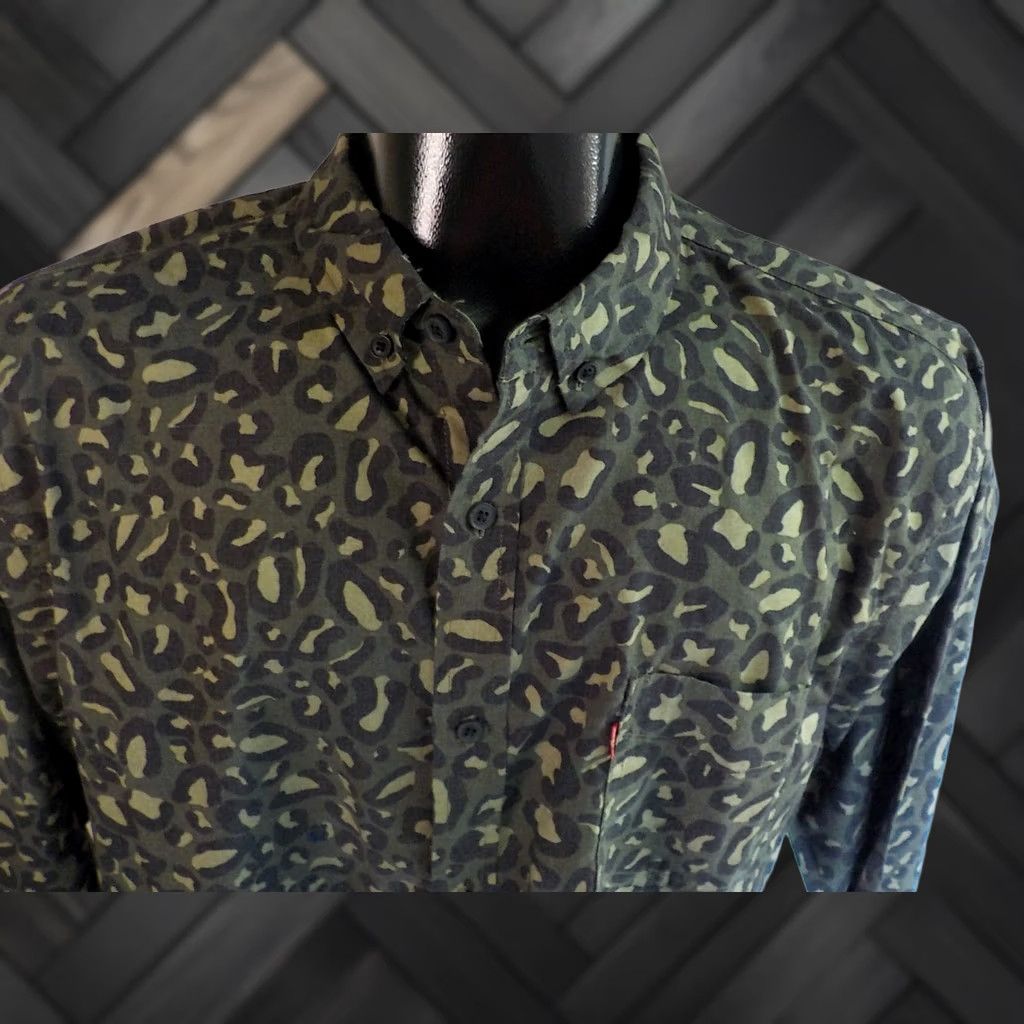Levi's LEVI'S Button-Up Shirt Animal Print Long Sleeve Green Black Cotton Blend XL Mens Size US XL / EU 56 / 4 - 1 Thumbnail