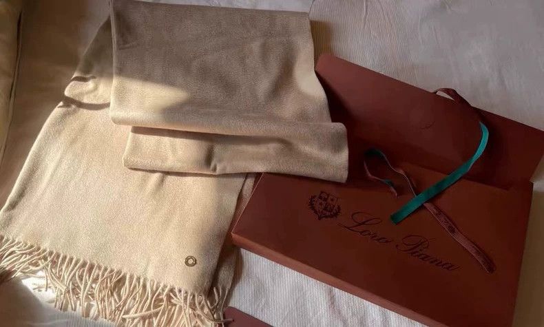 Loro Piana LORO PIANA White goat cashmere scarf beige Size ONE SIZE - 1 Thumbnail