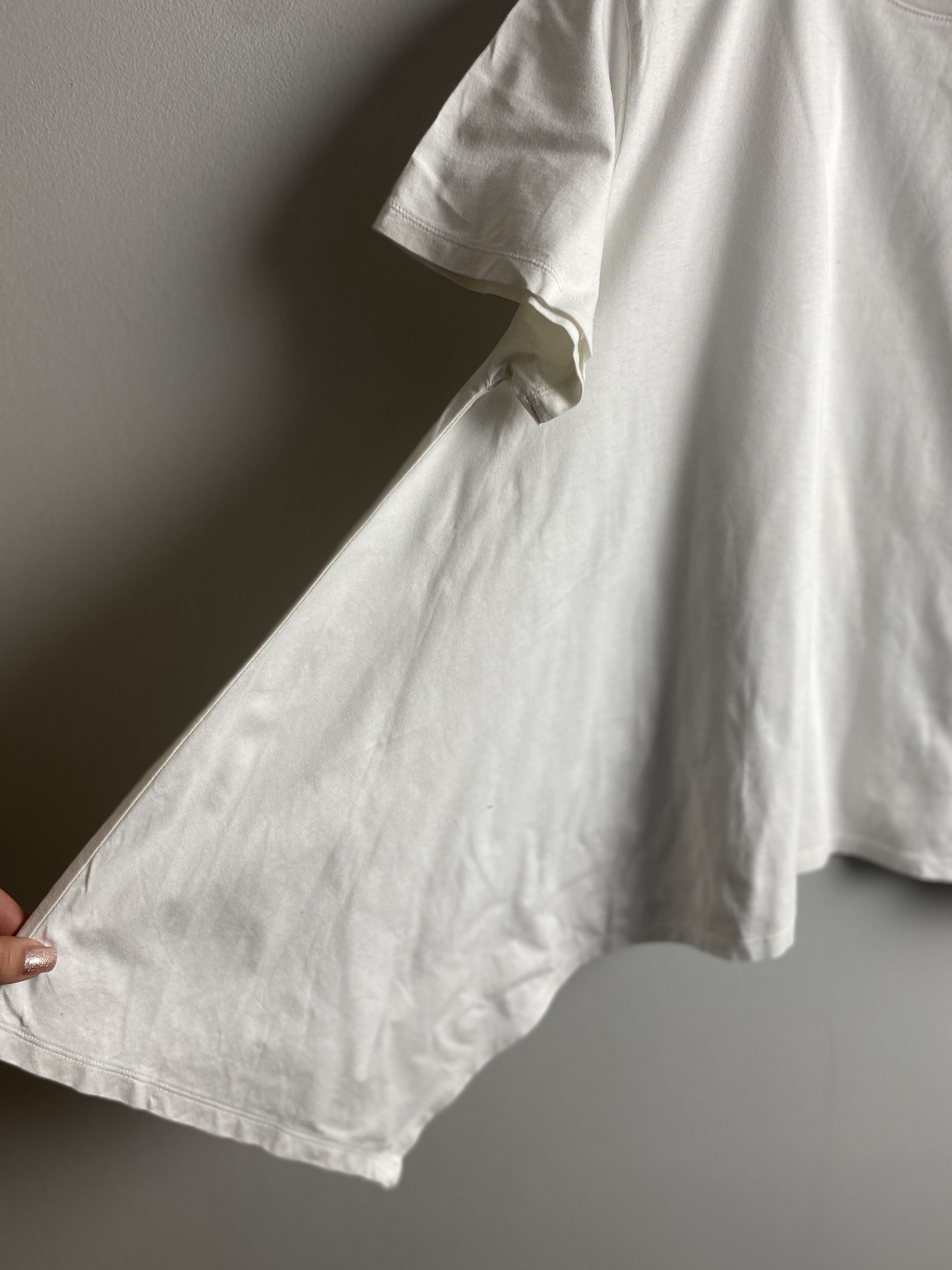 JW Anderson Uniqlo x J.W. Anderson asymmetric t-shirt tee casual Size US XL / EU 56 / 4 - 2 Thumbnail