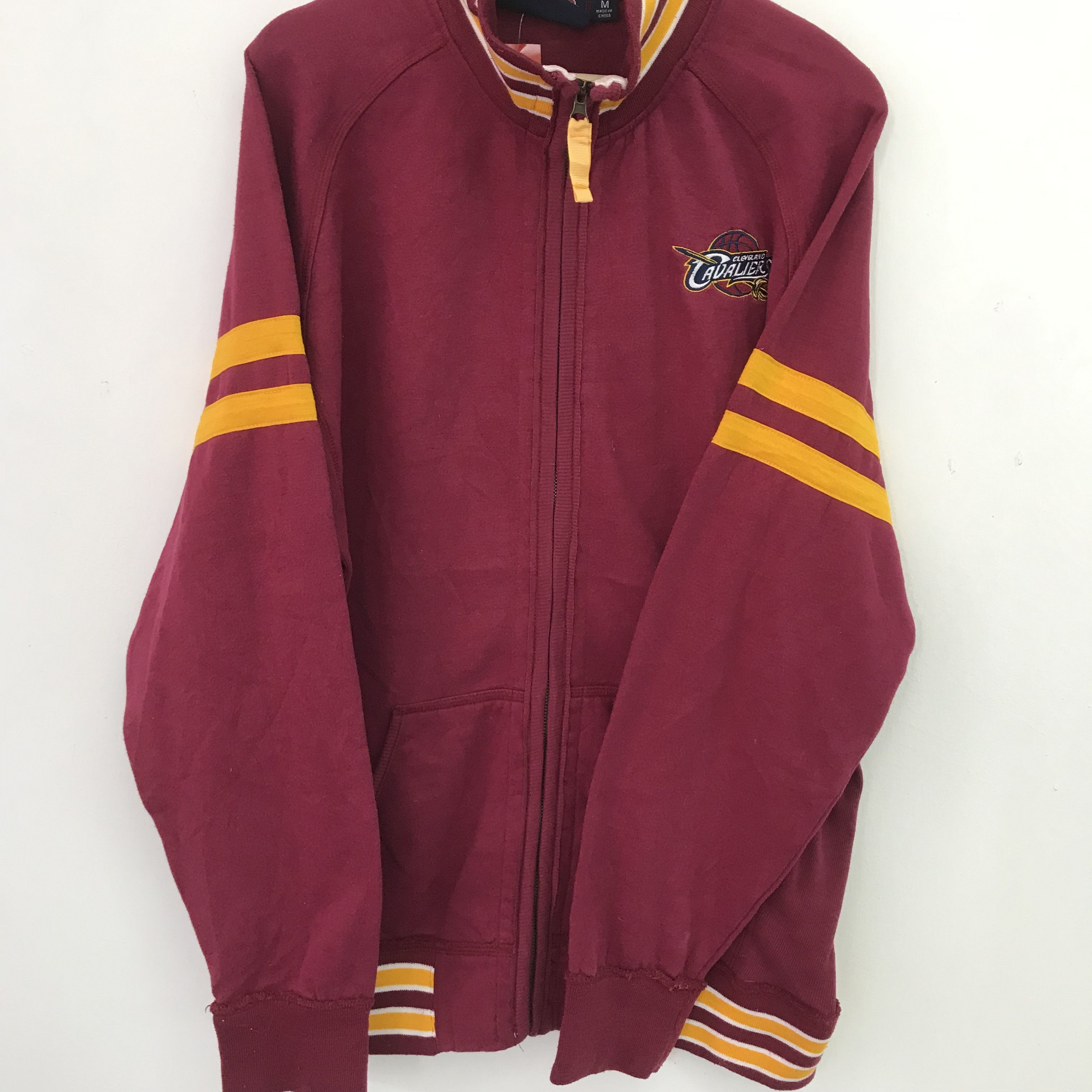 Vintage Vintage Y2K Cleveland Cavaliers Red Sweater - 538 Size US M / EU 48-50 / 2 - 6 Thumbnail