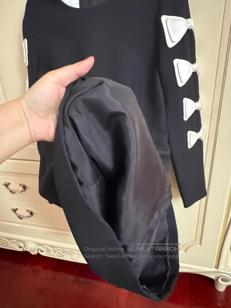 Valentino Valentino Black dress with bow Size L / US 10 / IT 46 - 4 Thumbnail