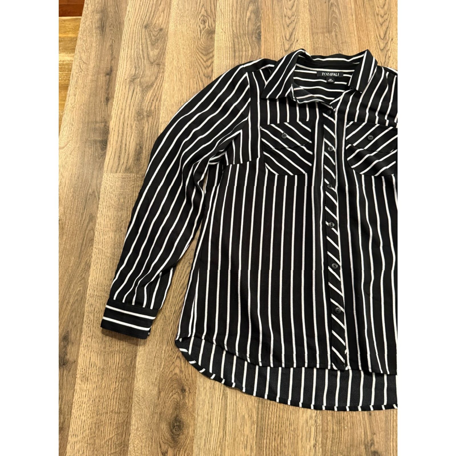 Vintage Roz & Ali Blouse Women's XS White Black Striped Long Sleeve Button Up Shirt Size XS / US 0-2 / IT 36-38 - 3 Thumbnail