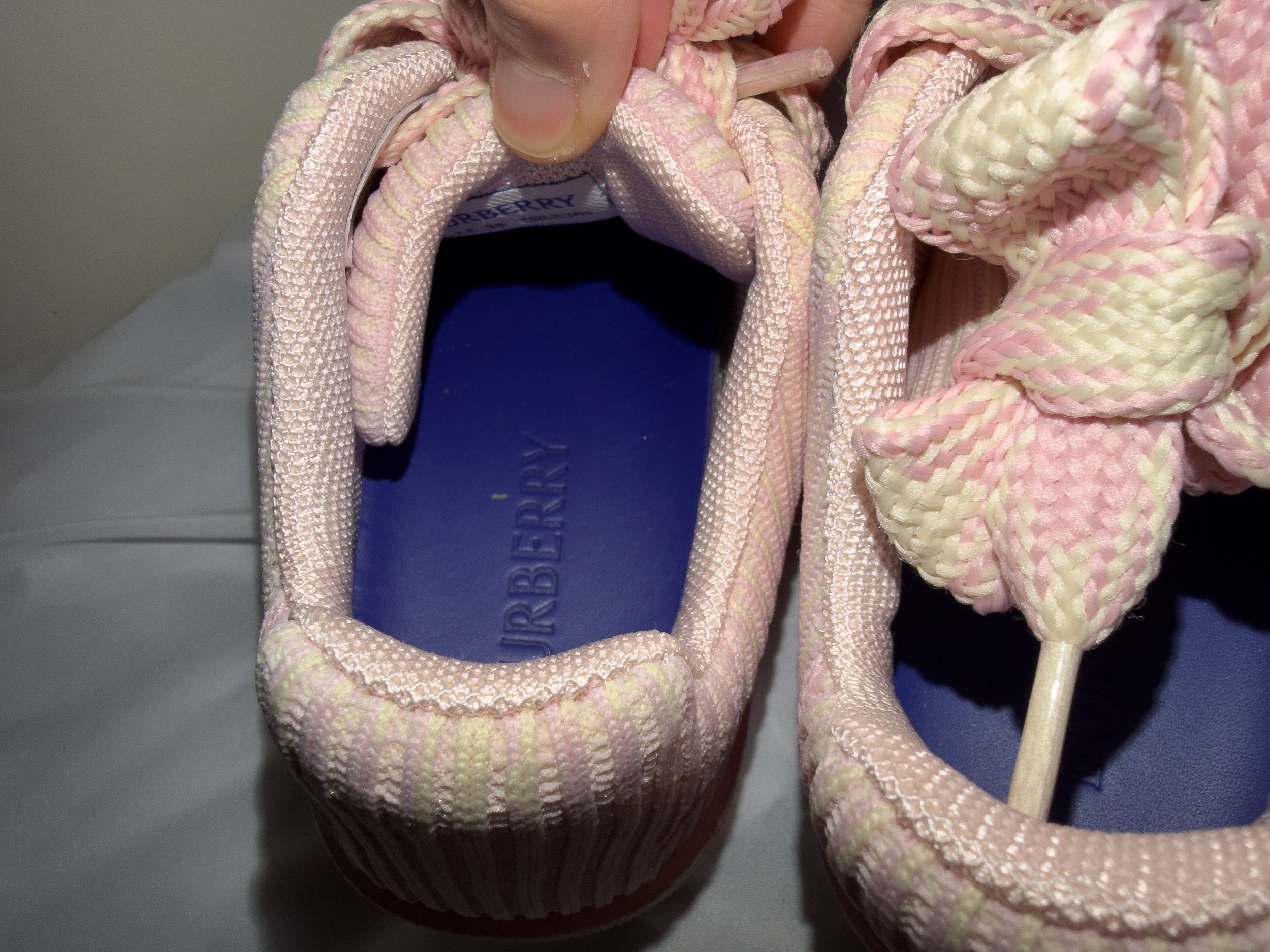 Burberry Burberry Women's "Box Knit" Cameo Size US 6 / IT 36 - 4 Thumbnail