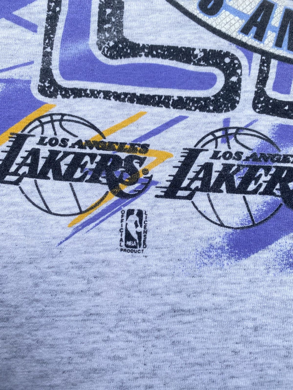 NBA Rare Vintage 90s L.A Lakers NBA Magic Johnson Tshirt Size US L / EU 52-54 / 3 - 15 Thumbnail