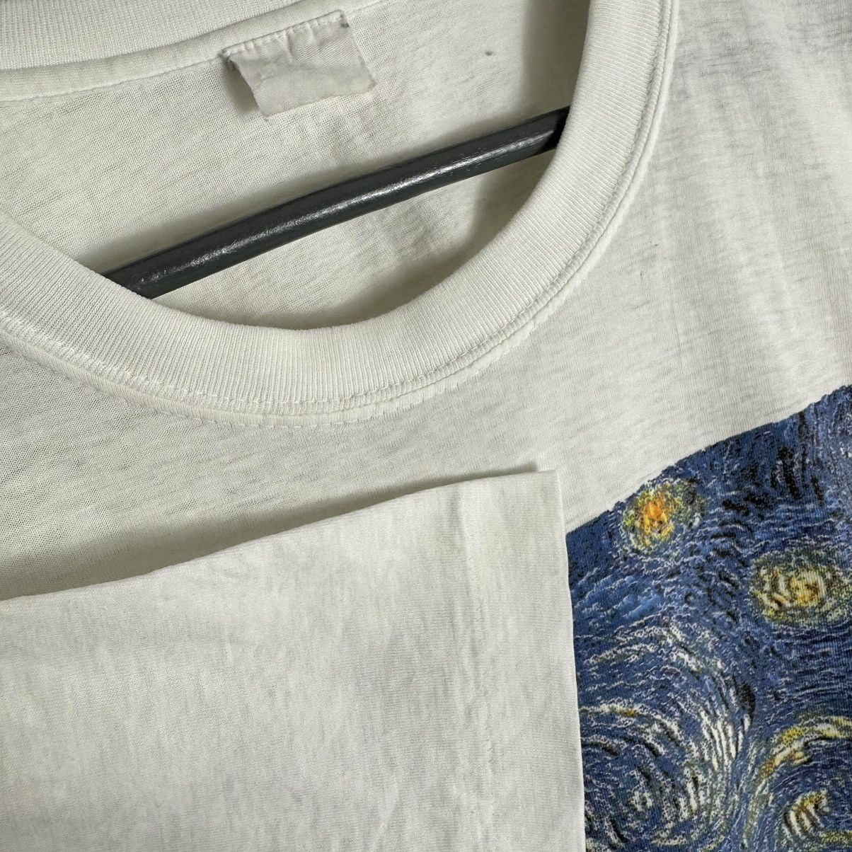 Vintage Vintage 90s Van Gogh La Nuit Etoilee Art T Shirt Size US L / EU 52-54 / 3 - 3 Thumbnail