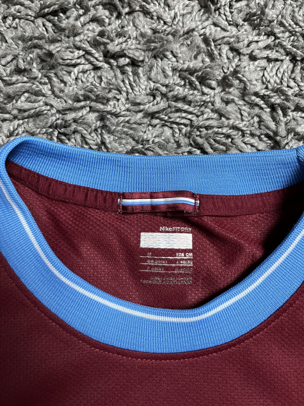 Nike Vtg 2009 Aston Villa Home Kit - Acorns - Nike Fit Size US M / EU 48-50 / 2 - 6 Thumbnail