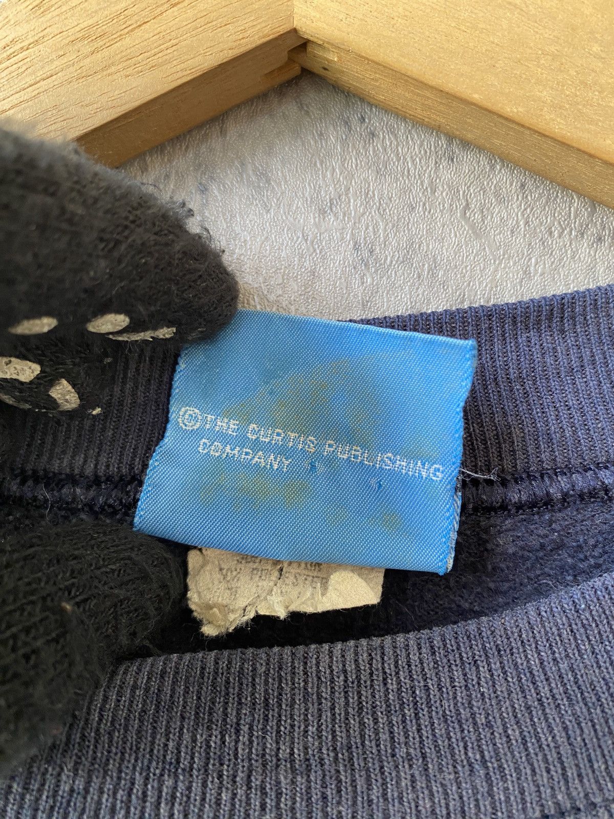 Vintage Vintage 90’s The Saturday Evening Post Blue Faded Sweatshirt Size US L / EU 52-54 / 3 - 16 Thumbnail