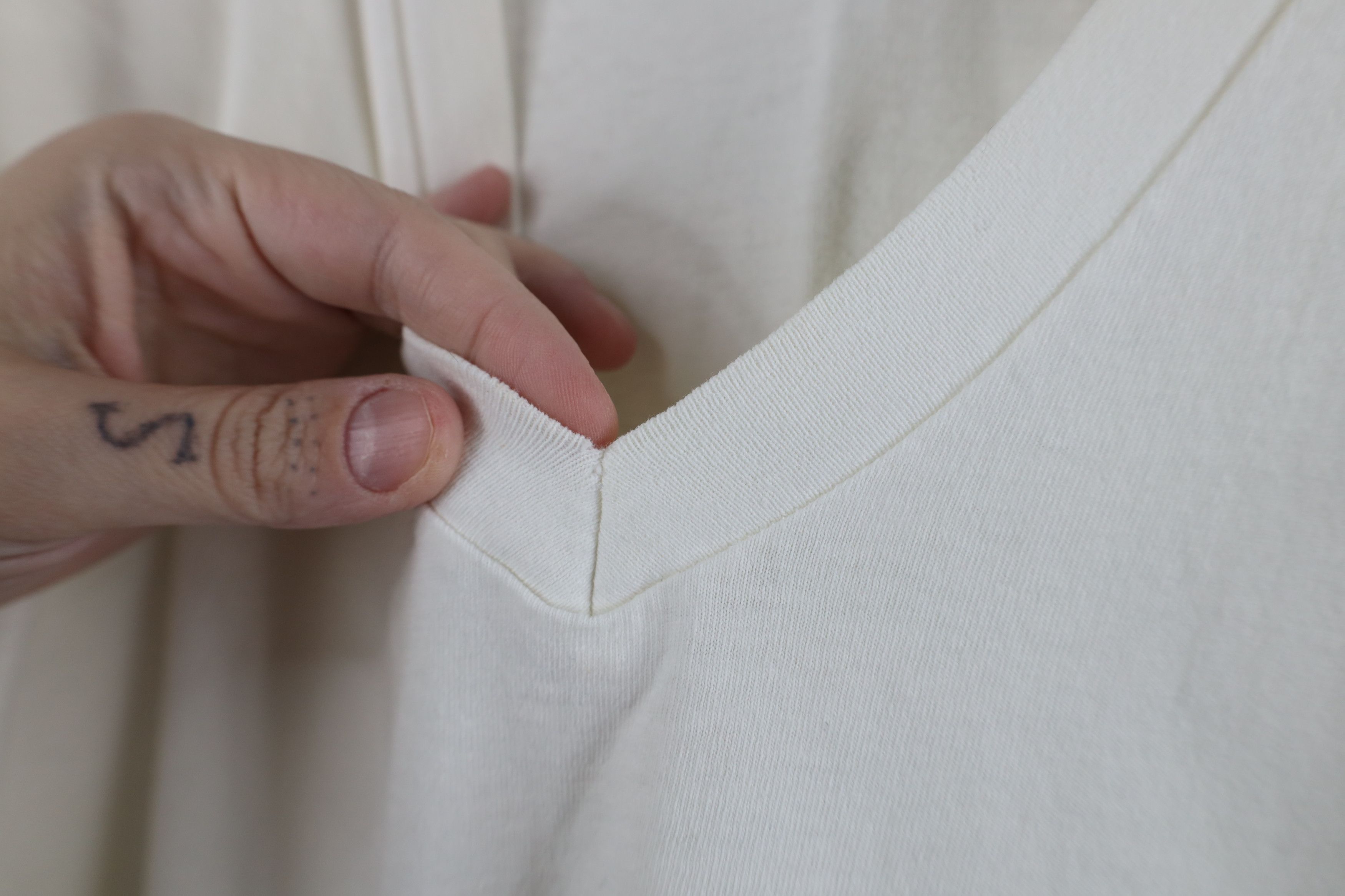 Vintage Vintage 70s Streetwear Blank Cotton V-Neck T-Shirt White USA Size US XL / EU 56 / 4 - 5 Thumbnail