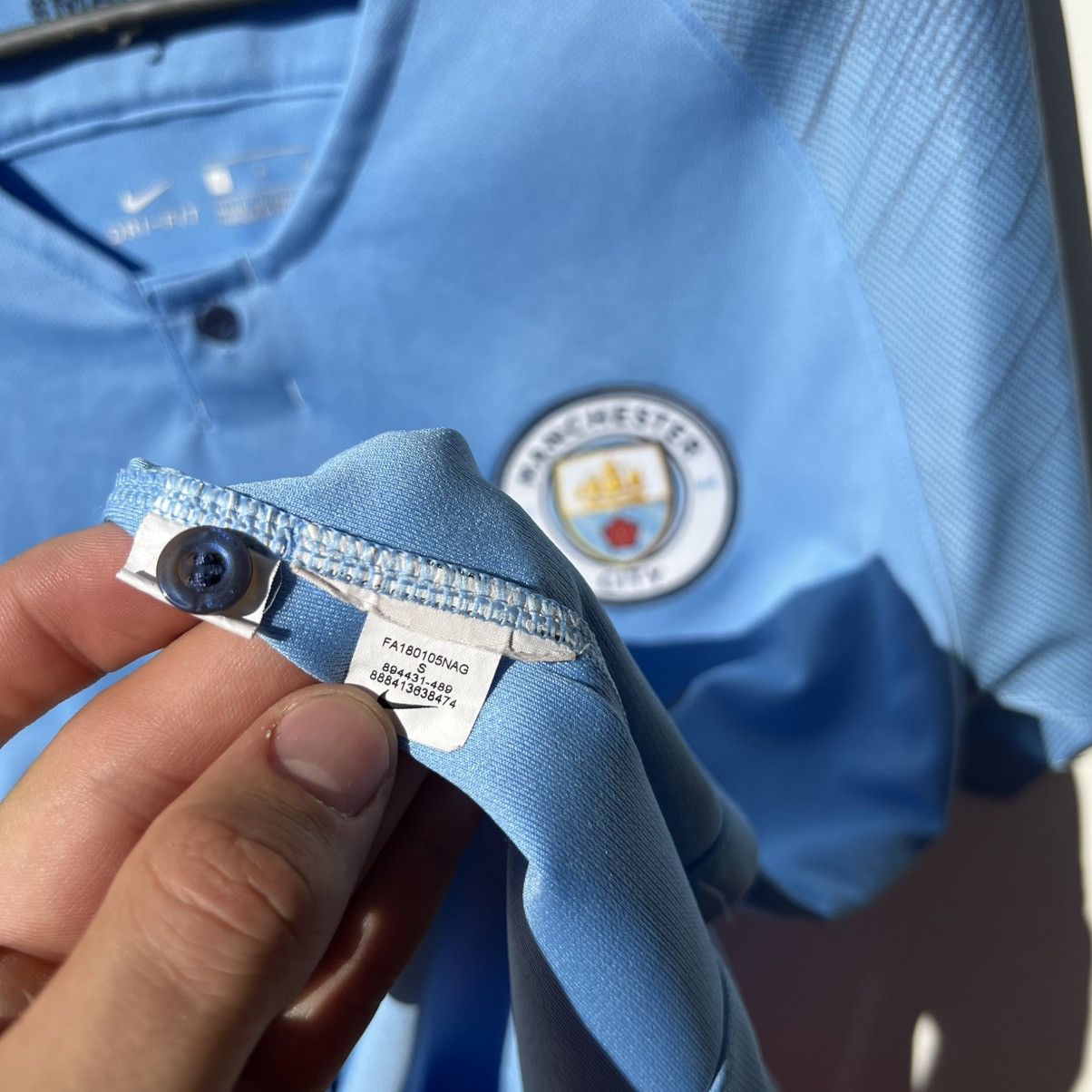 Nike MANCHESTER CITY 2018 2019 FOOTBALL SHIRT SOCCER JERSEY NIKE Size US S / EU 44-46 / 1 - 7 Thumbnail