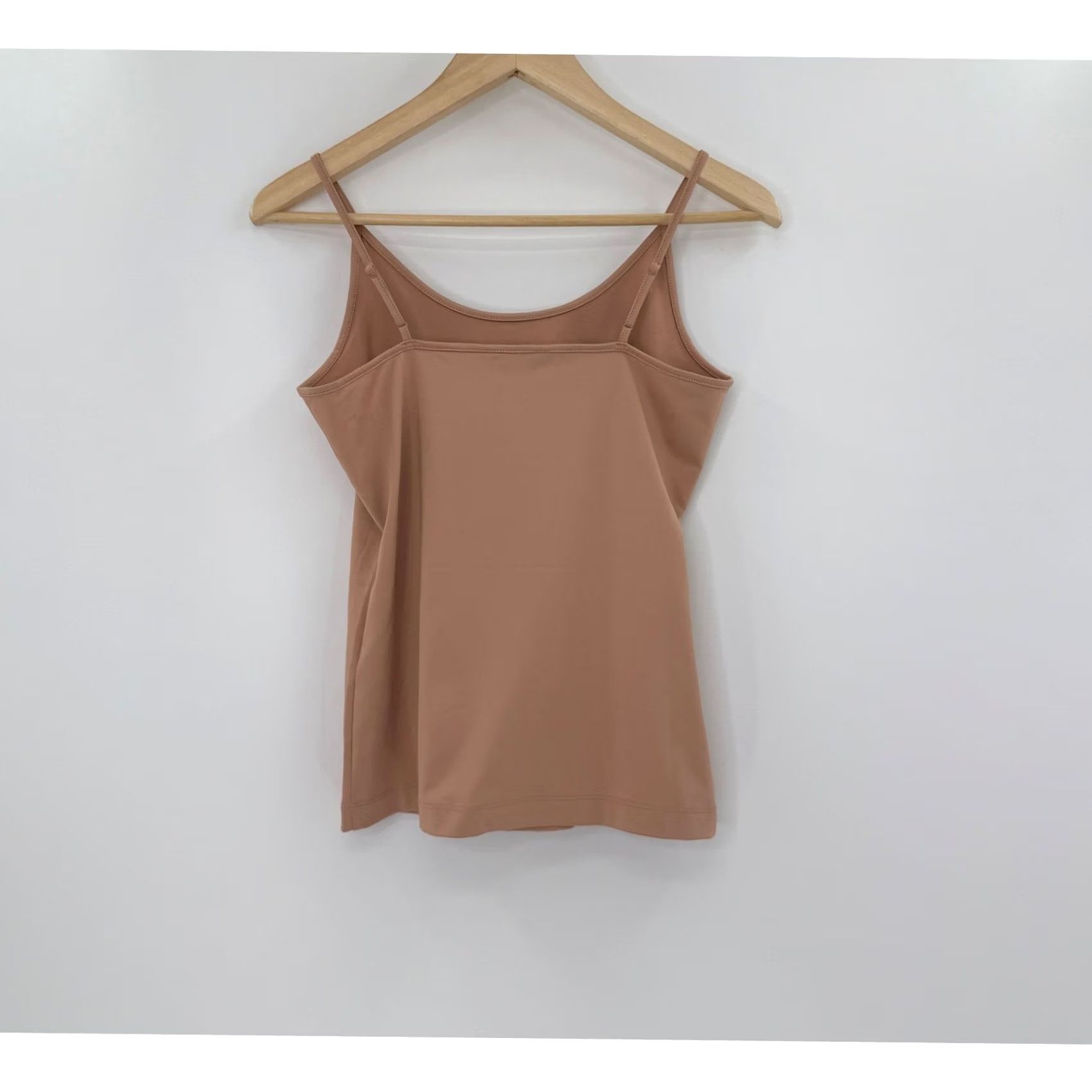 Banana Republic Banana Republic Womens Tank Camisole M Beige Spaghetti Strap Layering Top Camisole Shirt (Body) Size M / US 6-8 / IT 42-44 - 4 Thumbnail