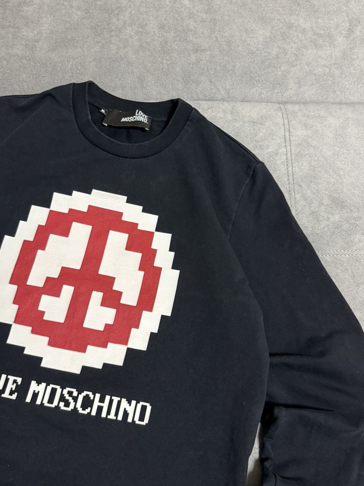 Designer × Moschino Love Moschino Peace sweatshirt men size L XL retro style Size US XL / EU 56 / 4 - 6 Thumbnail