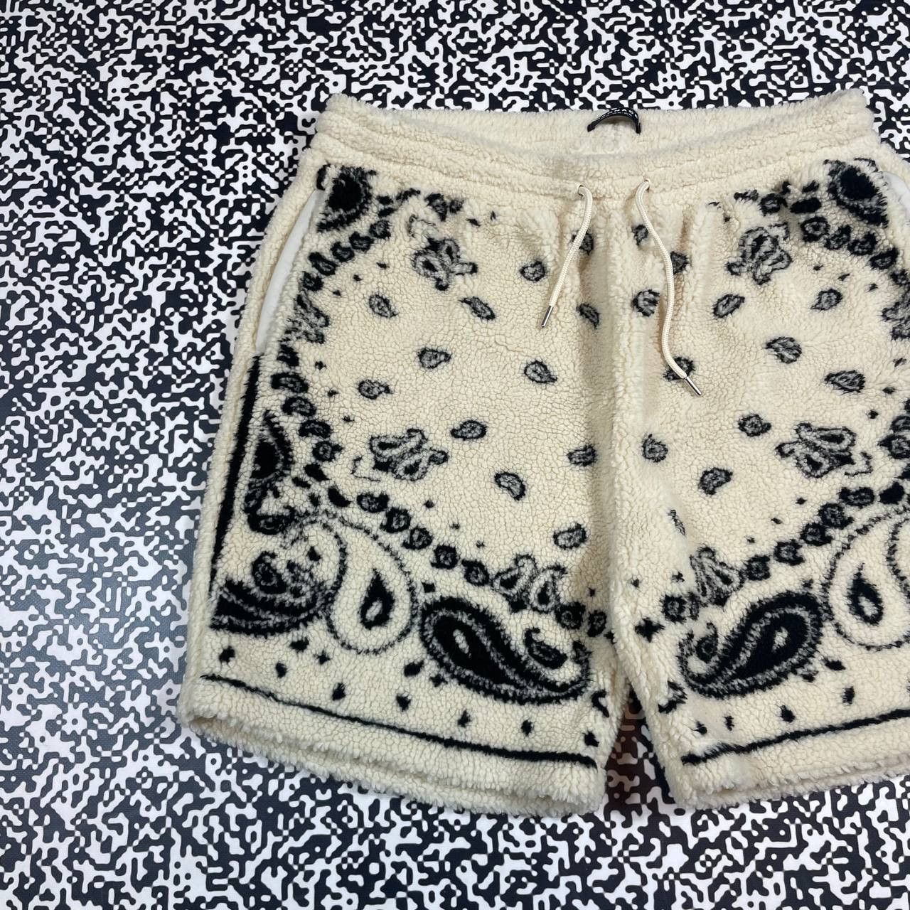 Menace Vintage Y2K Menace Bandana Synchilla Style Rap Shorts Size US 36 / EU 52 - 2 Thumbnail