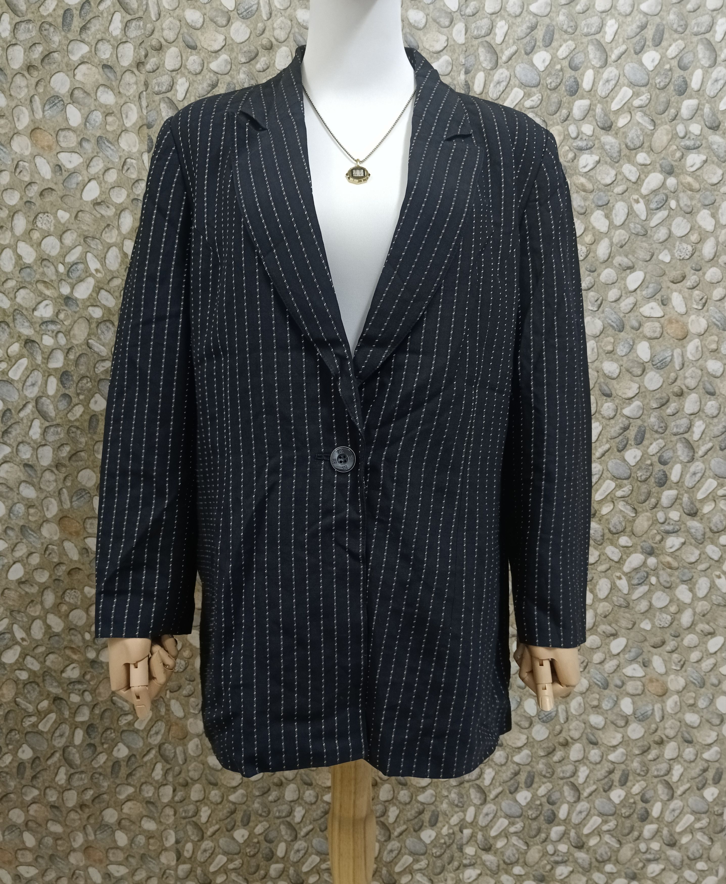 GLAMOUR BY GIVENCHY SILVER STRIPE BLAZER(SIZE 48)