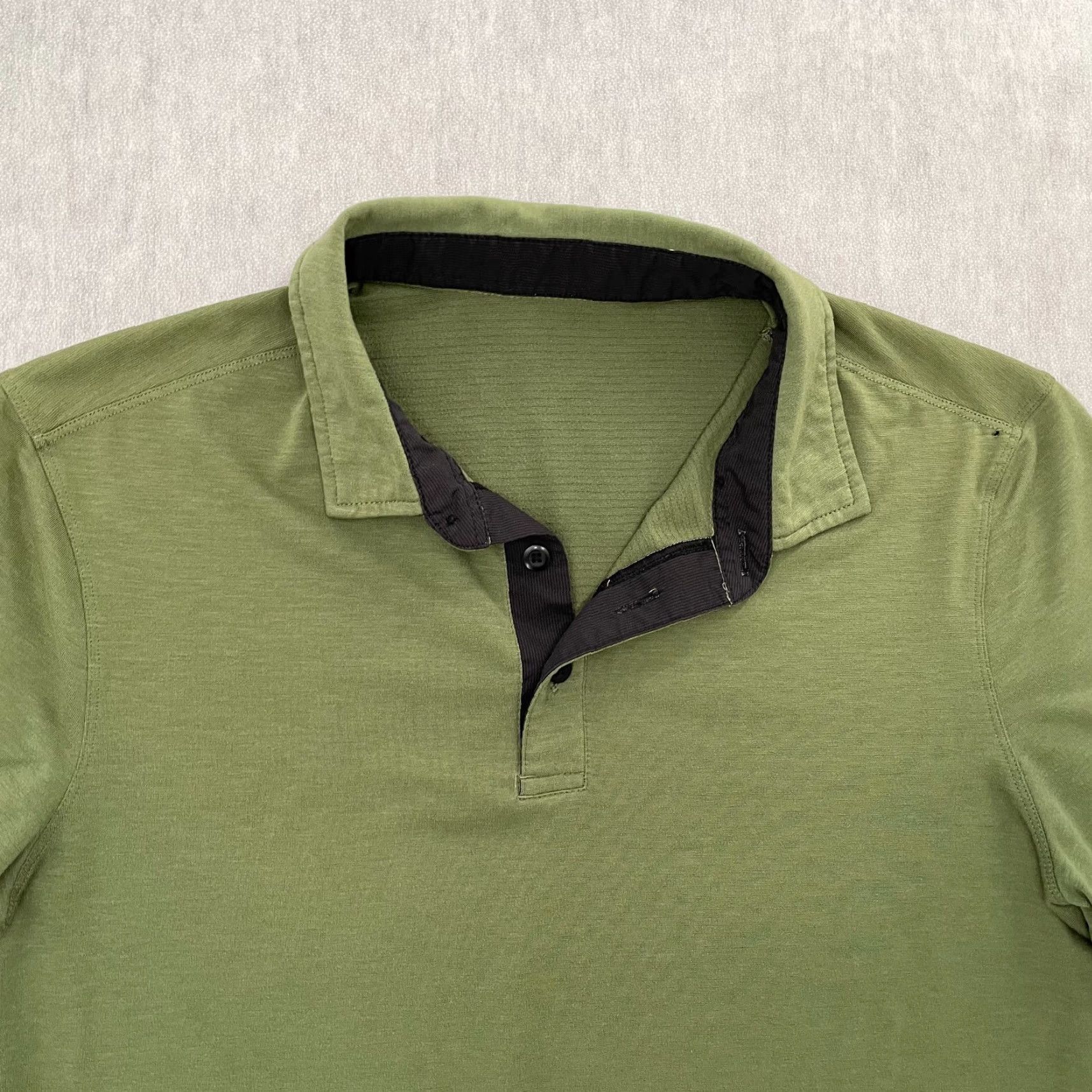 Lululemon VINTAGE Lululemon Polo Shirt Men Small Short Sleeve Green Athleisure Casual 90s Size US S / EU 44-46 / 1 - 3 Thumbnail