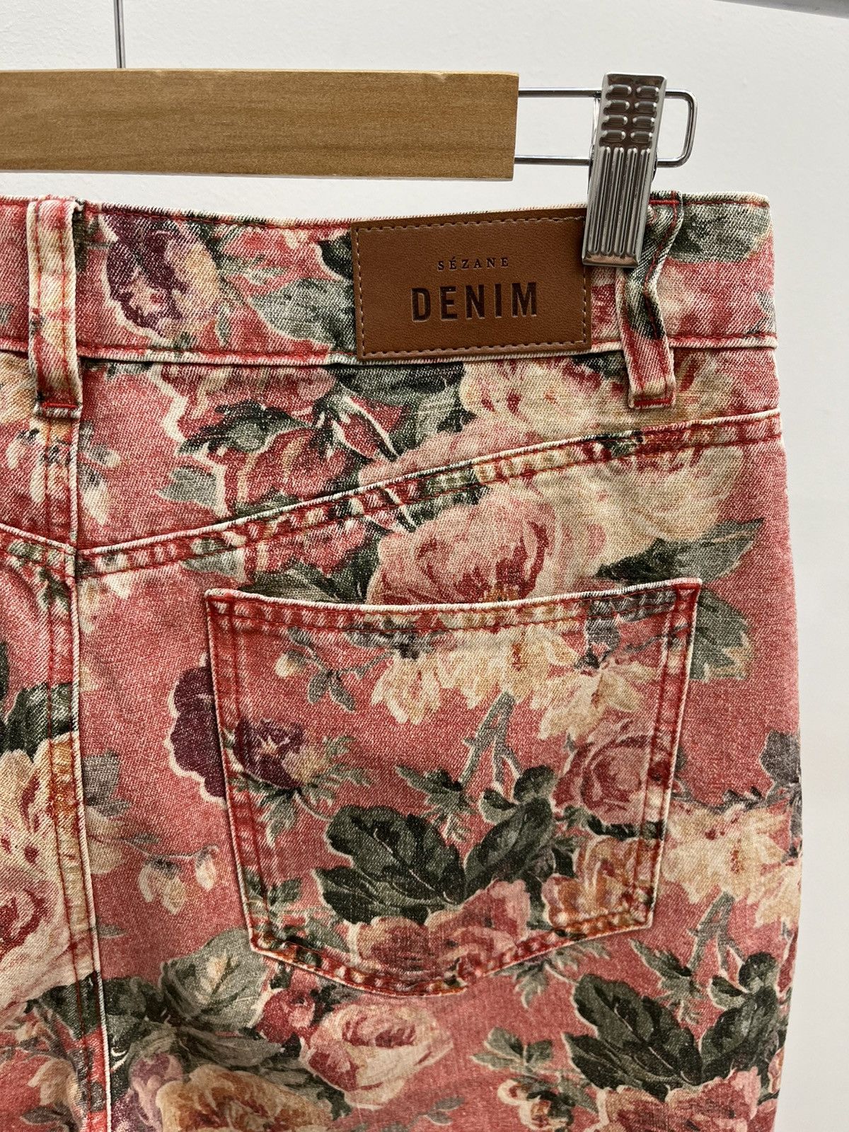 Sezane Sezane Pink Floral Denim Trousers Wide Leg Jean Rose Pattern Size 28" / US 6 / IT 42 - 3 Thumbnail
