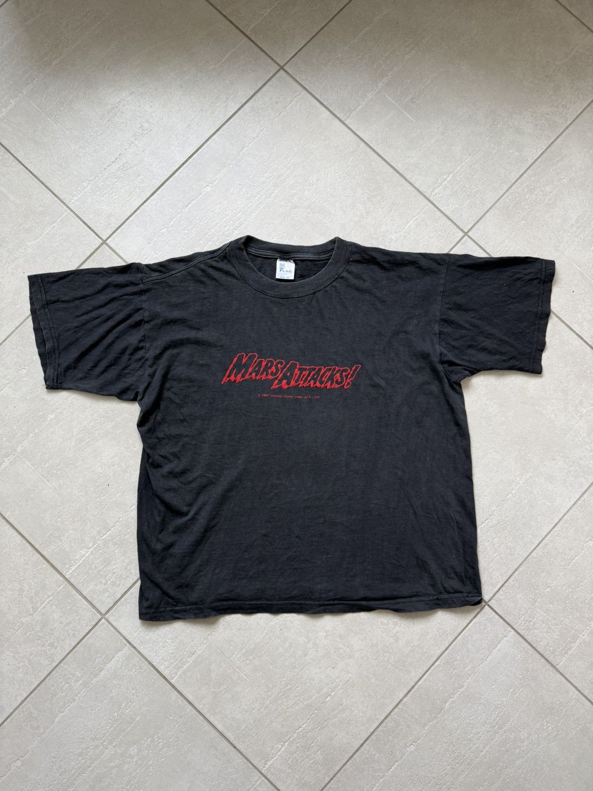 Vintage Vintage Mars Attacks 1997 t shirt rare tee washed boxy Size US XL / EU 56 / 4 - 1 Thumbnail