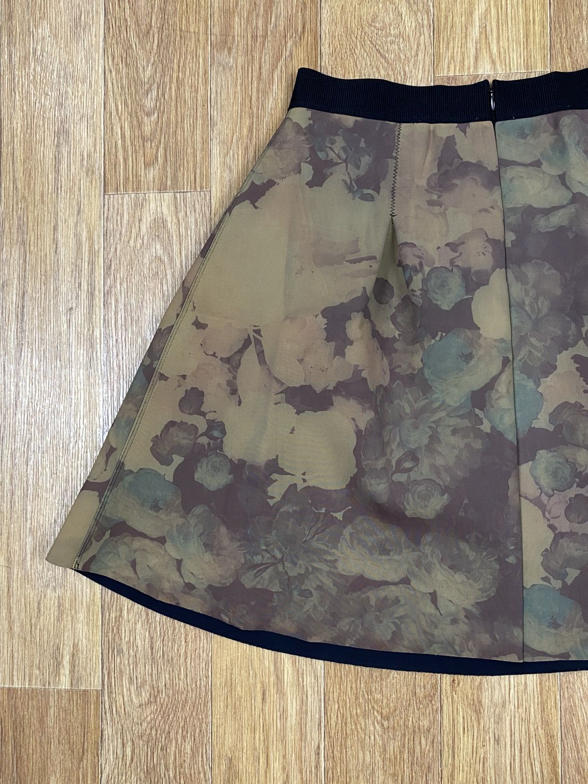 Essentiel Antwerp Essentiel Antwerp Flower Print Neoprene Skirt Size 27" / US 4 / IT 40 - 6 Thumbnail