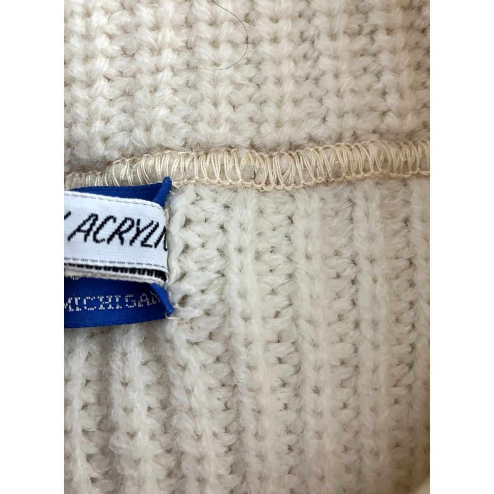 Pendleton VINTAGE Pendleton Woolen Sweater L Men's Ivory Pullover Wool Snag Spot on Sleeve White/ Ivory Size US L / EU 52-54 / 3 - 4 Thumbnail