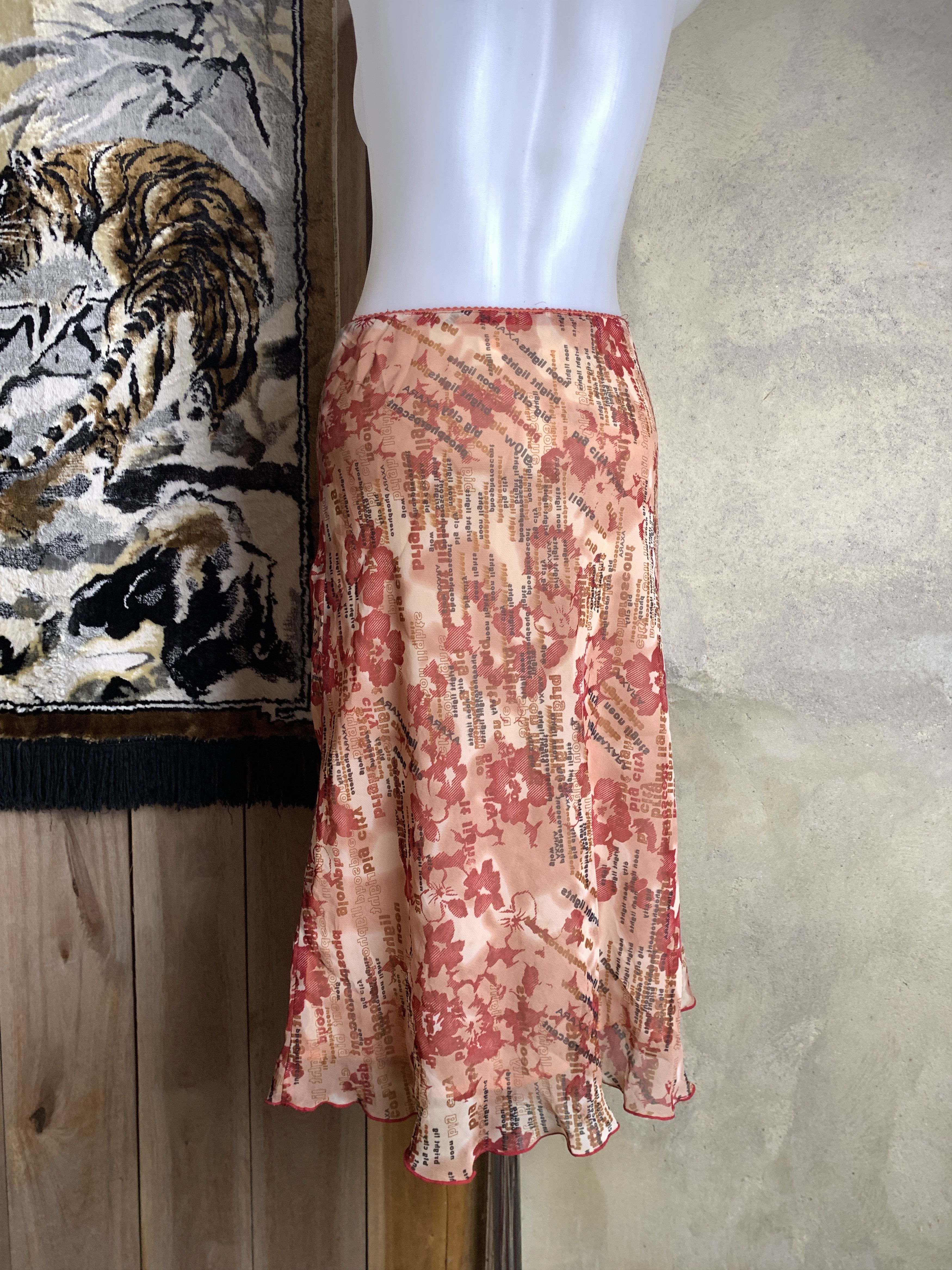 Japanese Brand MYdeGIRL Orange Words Ruffle Mesh Midi Skirt (26 to 29) Size 28" / US 6 / IT 42 - 3 Thumbnail