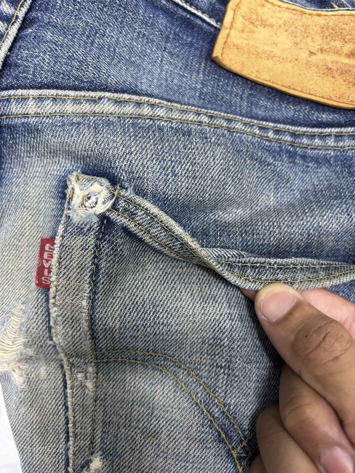 Junya Watanabe × Levi's Vintage Levis Big E Redline Selvedge Jeans Distressed Denim Size US 32 / EU 48 - 13 Thumbnail