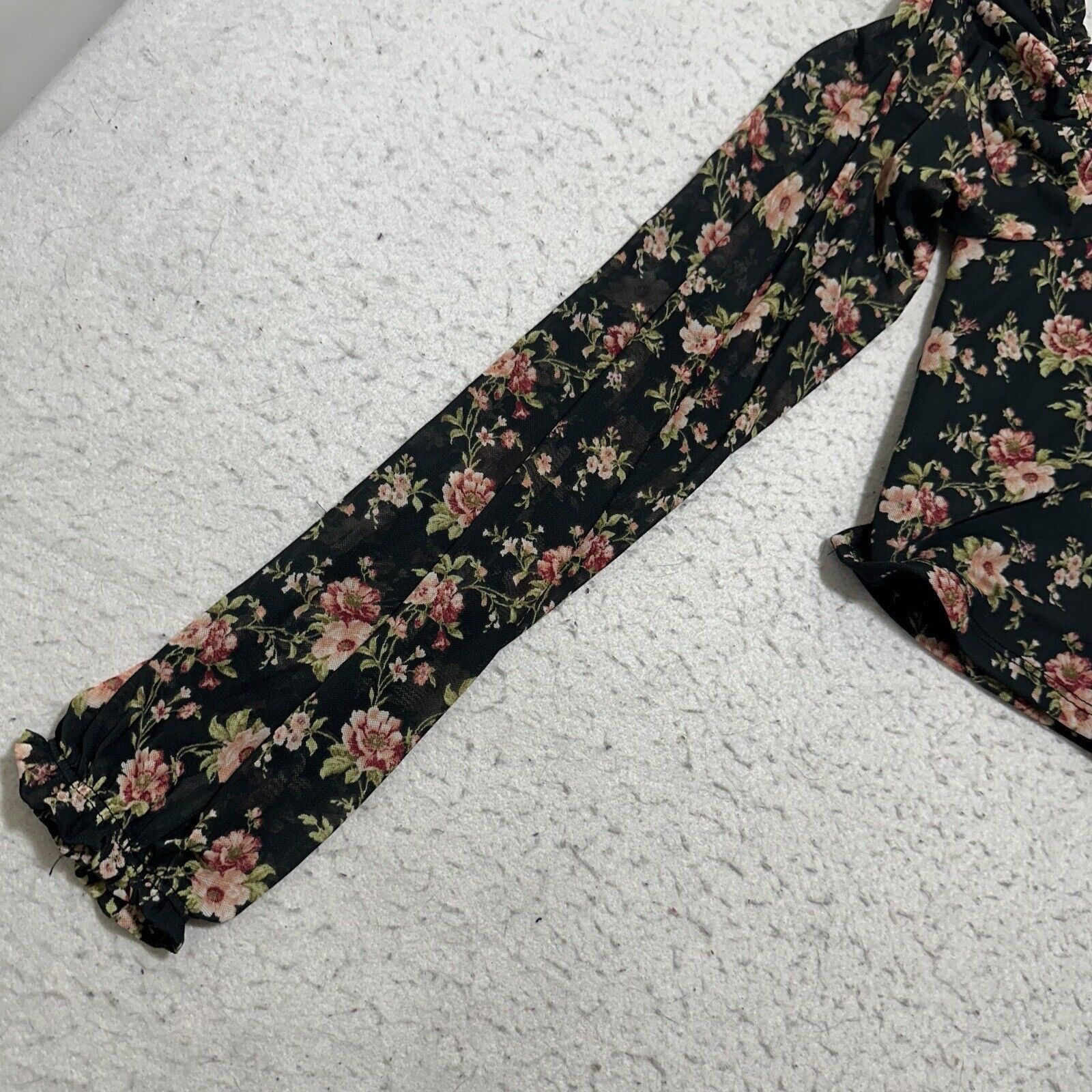Forever 21 Forever 21 Small Off Shoulder Black Floral Cropped Blouse Size S / US 4 / IT 40 - 11 Thumbnail