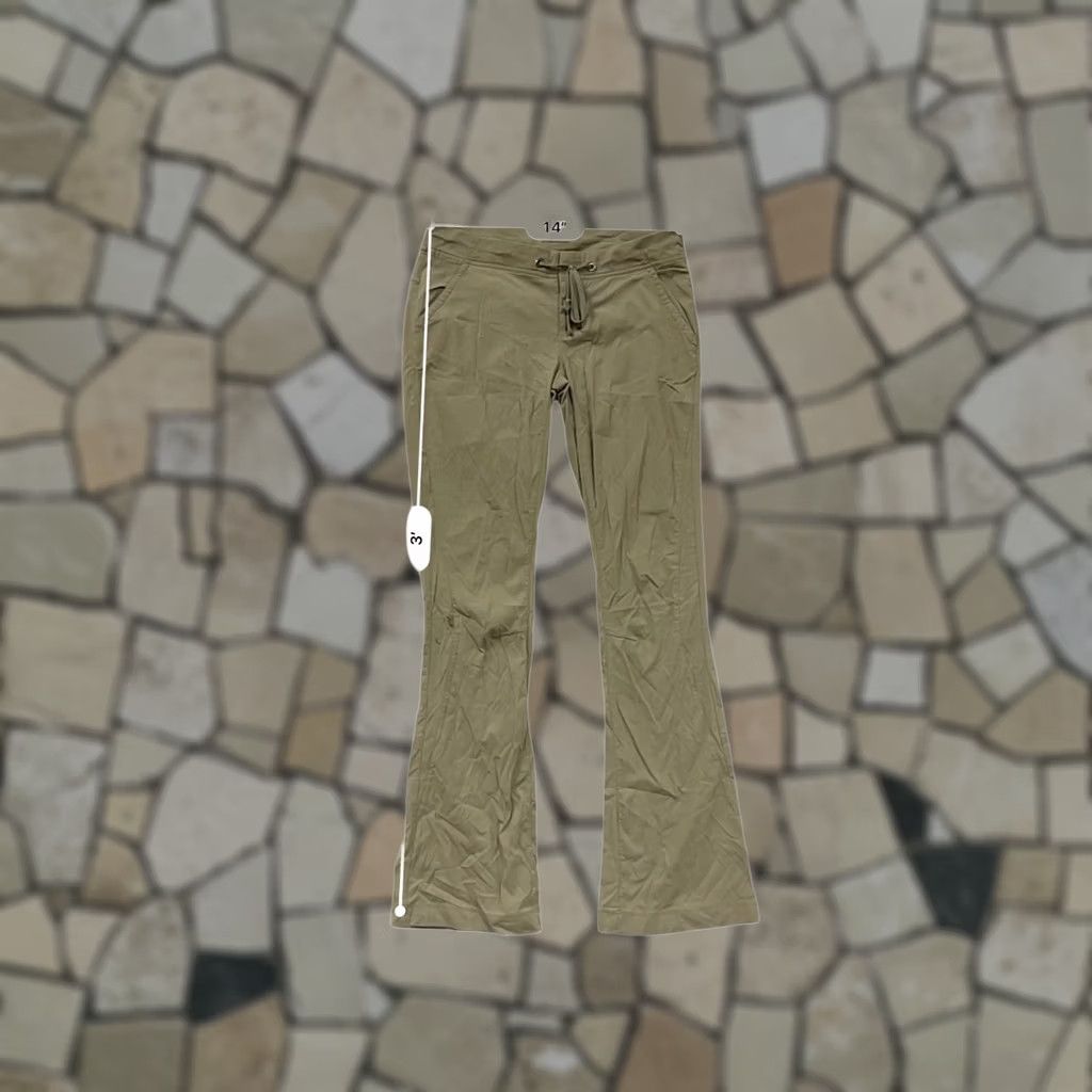 Vintage Columbia Pants Omni-Shield Advanced Repellency Khaki 2 Short Womens Regular Khaki Nylon Polyester Size 26" / US 2 / IT 38 - 1 Thumbnail