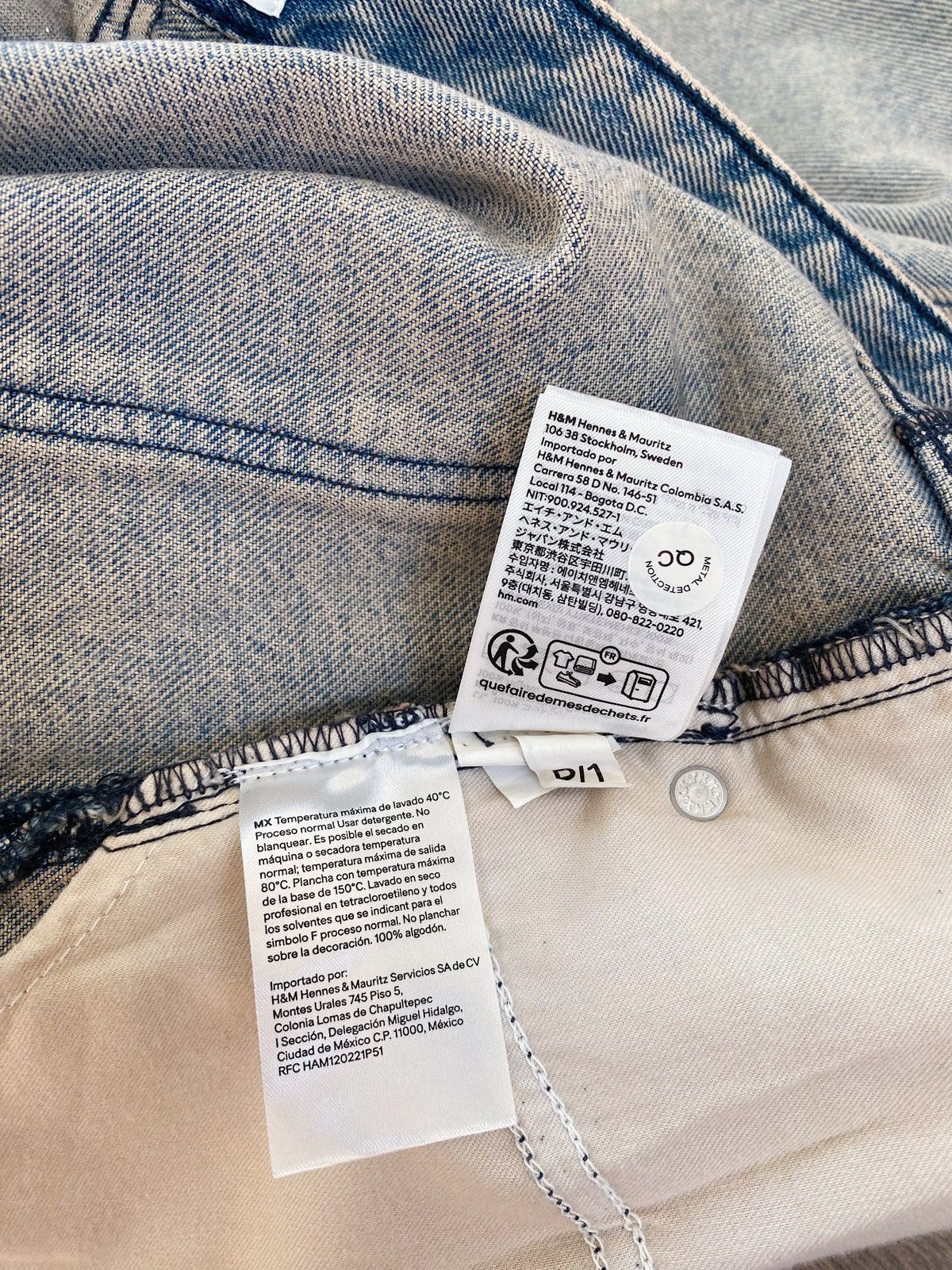 H&M × Jean-Michel Basquiat × Who Decides War Who Decides War bootcut loose jeans H&M x Basquiat x Ev&Tela Size US 34 / EU 50 - 19 Thumbnail