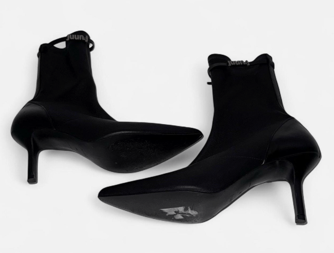 Juun.J JUUN.J pointed ankle boots black with logo Size US 7.5 / IT 37.5 - 6 Thumbnail