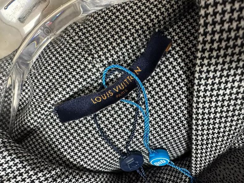 Louis Vuitton LOUIS VUITTON hoodie Size US S / EU 44-46 / 1 - 3 Thumbnail