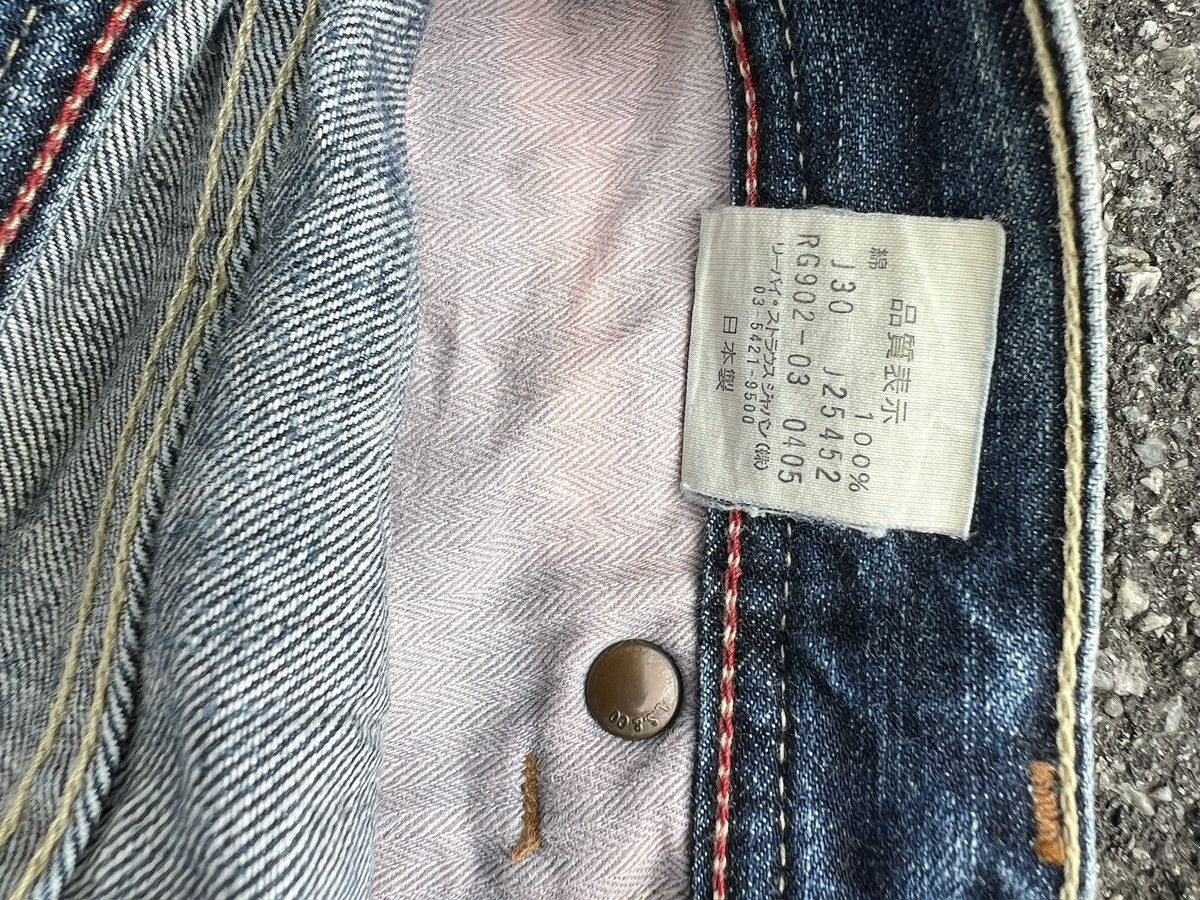 16. Levis Redloop Blue Basic Wash