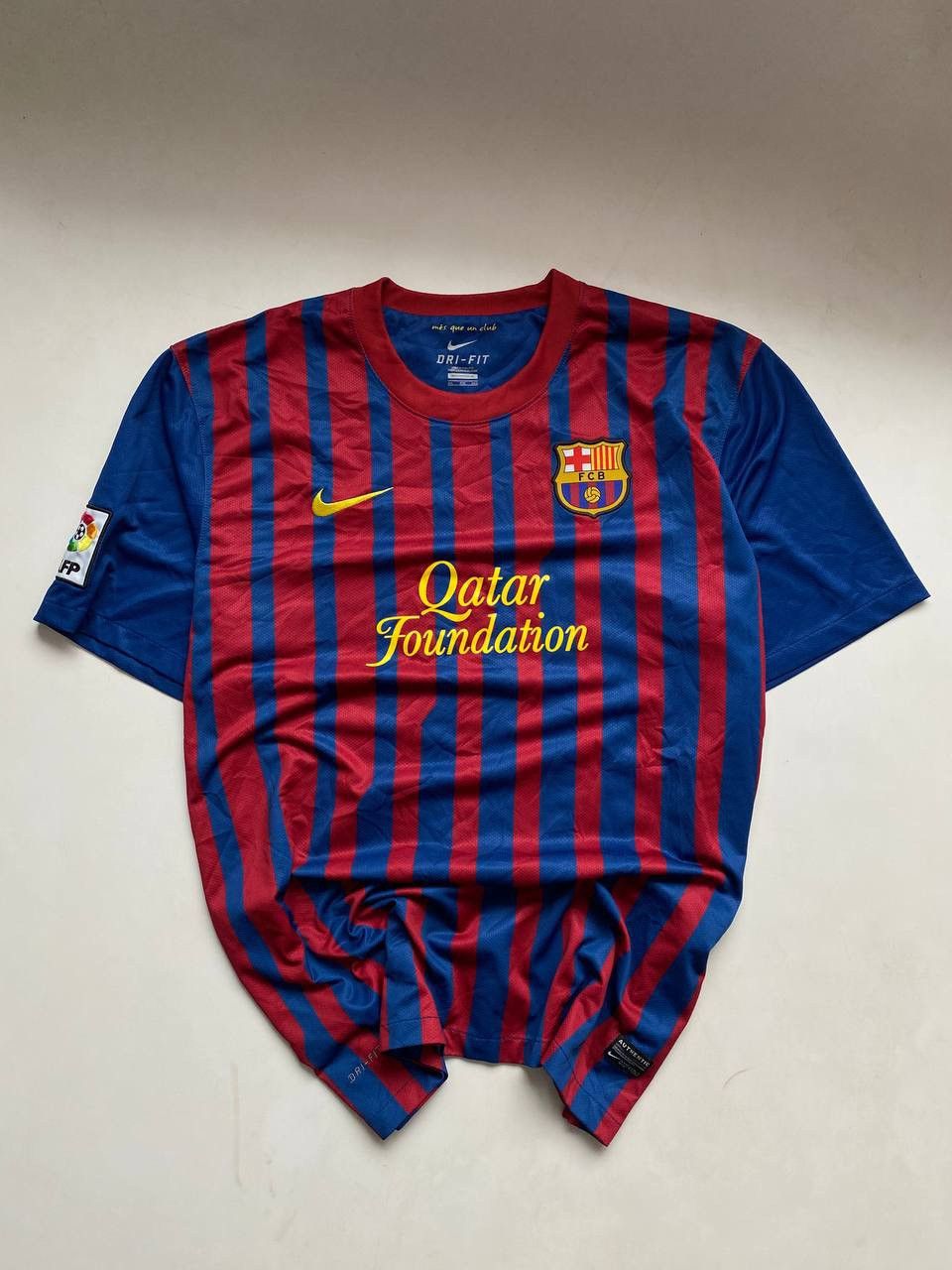 Vintage Vintage Nike Barcelona home soccer jersey 2011 Size US XXL / EU 58 / 5 - 1 Thumbnail
