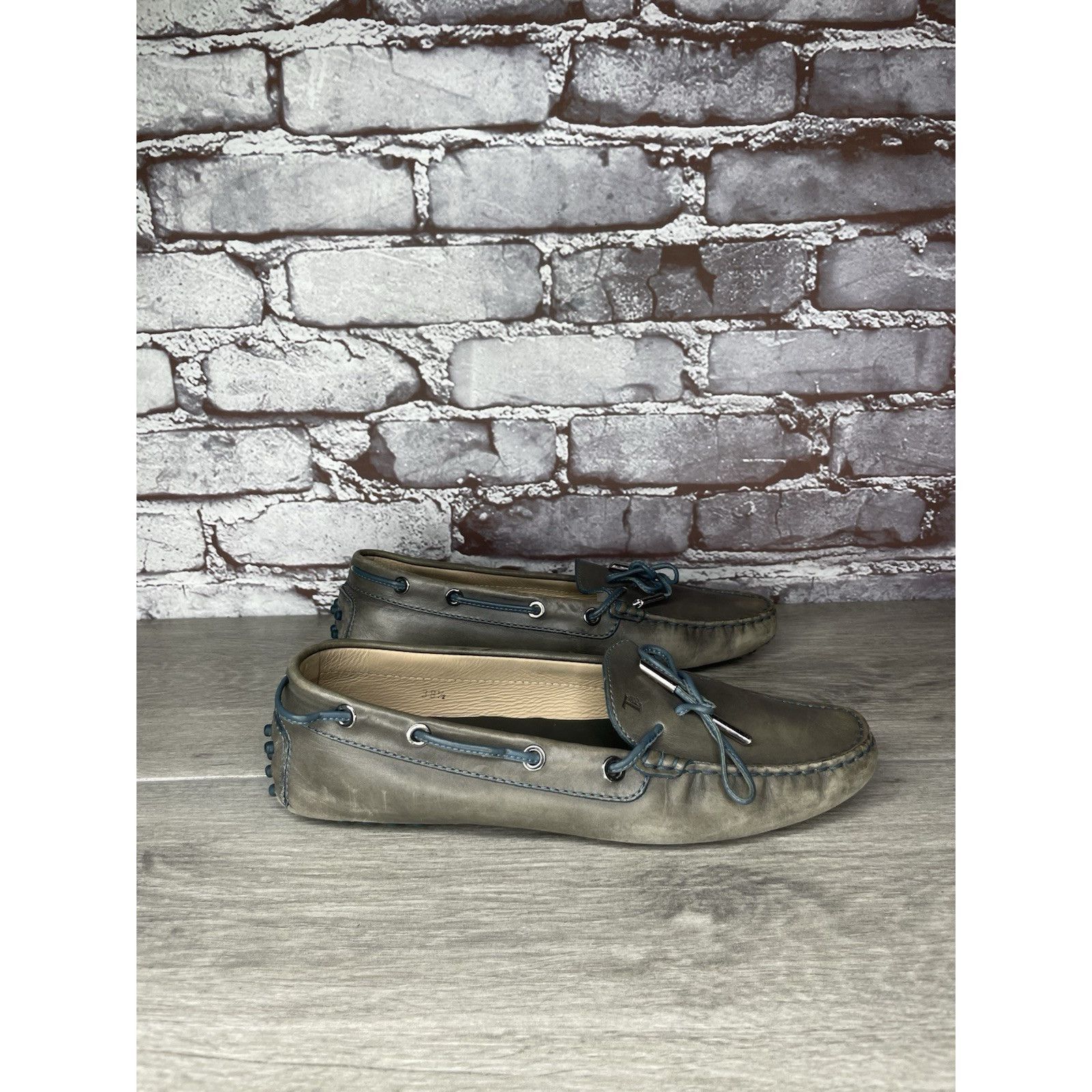 Tod's Tod's Gommino Gray Leather Moccasin Driving Loafers Women’s Size US 8 / IT 38 - 11 Thumbnail