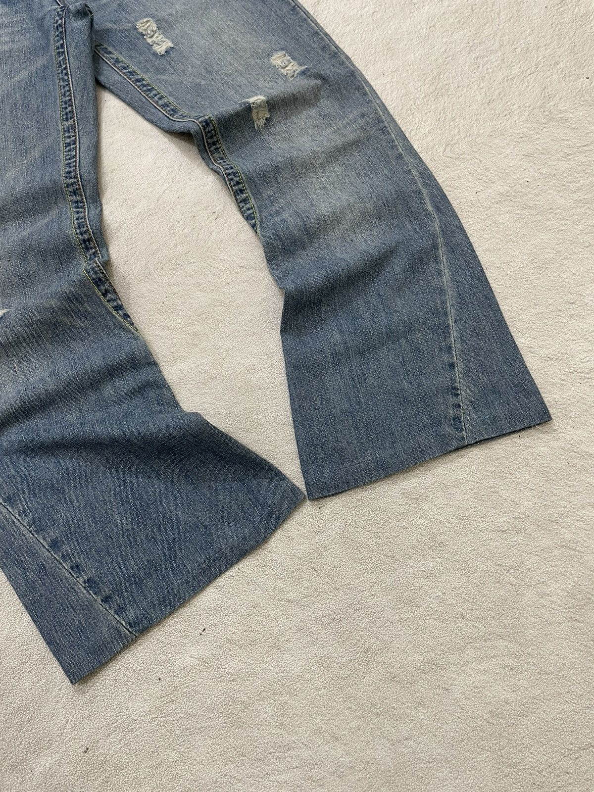 Diesel 2000s True Religion Flare Denim Ripped Wash Jeans ifsix LGB Size 27" / US 4 / IT 40 - 4 Thumbnail