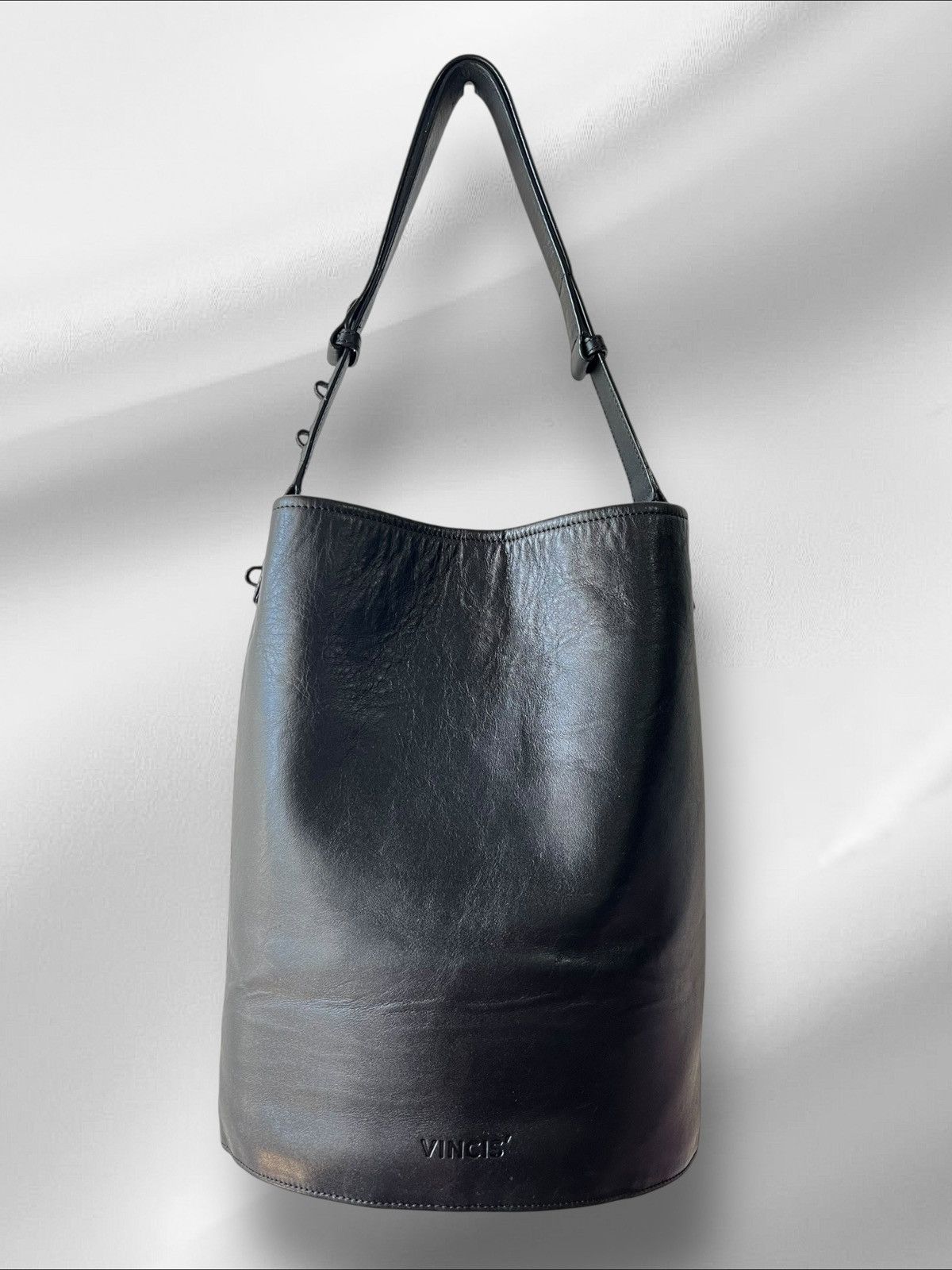 Vincis’ x Kong Hyo Jin Black Leather Bag AW16 Collection