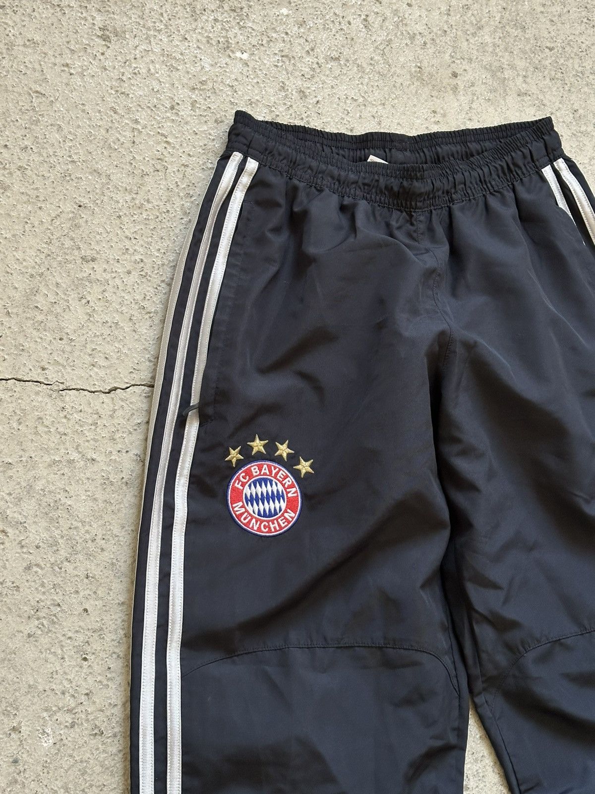 Adidas Vintage Adidas Suit UEFA FC BUYERN MUNCHEN Black size - S Size 46L - 12 Thumbnail