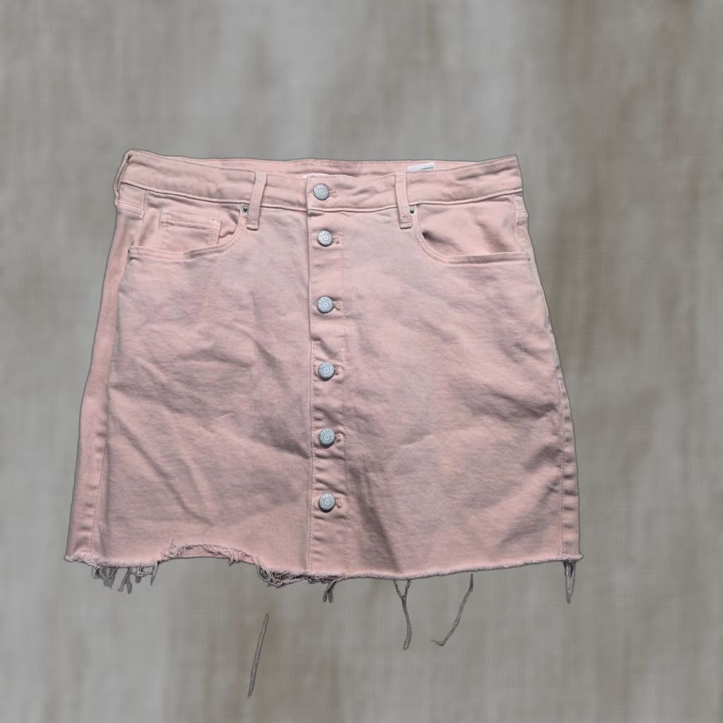 Old Navy Old Navy Skirt Women Adult 12 Pink Mini Denim Cotton Spandex 3 Button Solid Short 90s? Size 34" / US 12 / IT 48 - 1 Thumbnail