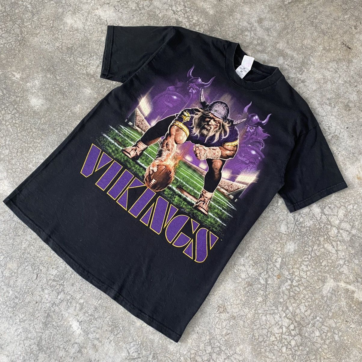NFL Vintage 1990’s Minnesota Vikings Sky Helmet NFL Tee Size US XL / EU 56 / 4 - 2 Thumbnail