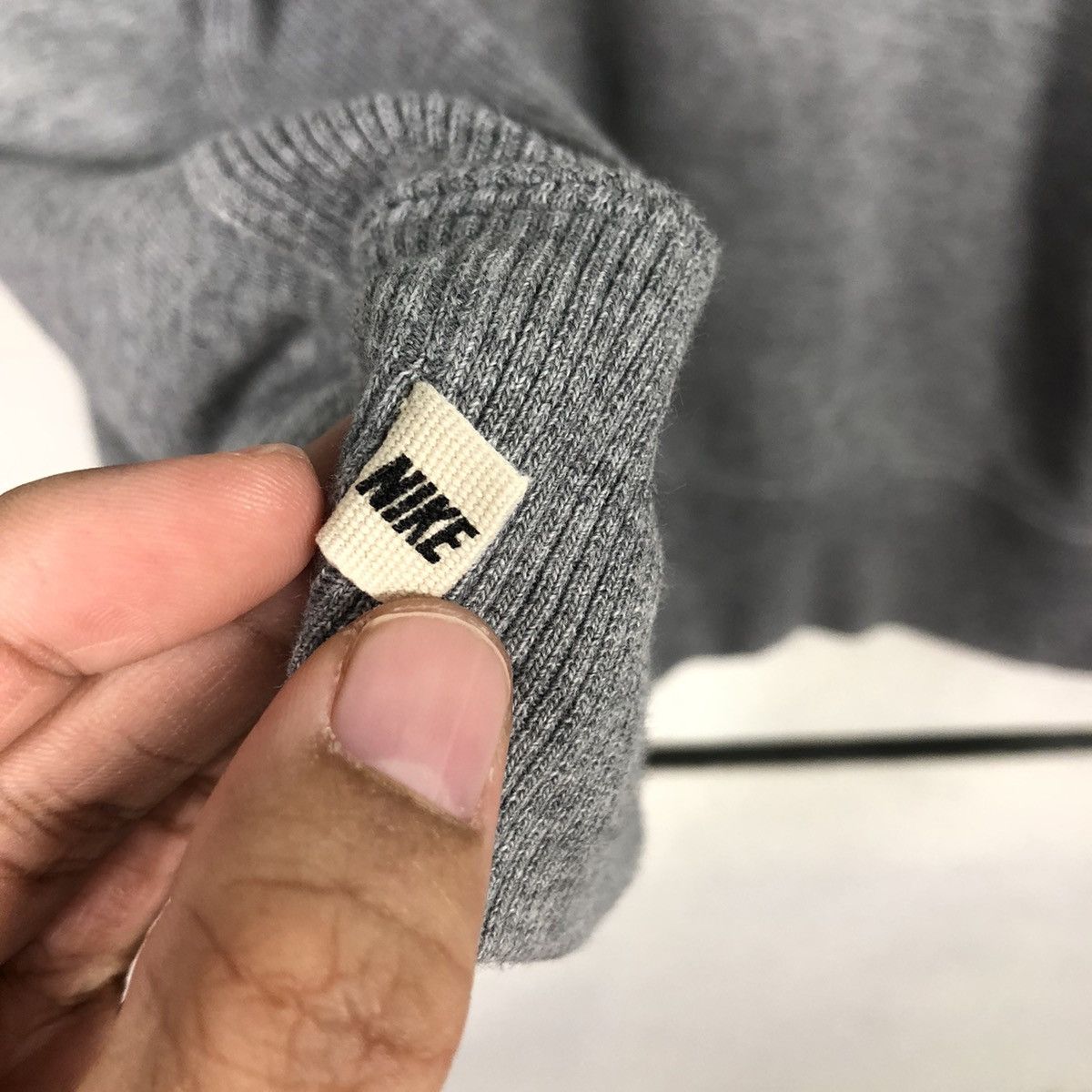 Nike Nike Small Swoosh Crewneck — Vintage Grey Essential Size US XL / EU 56 / 4 - 13 Thumbnail