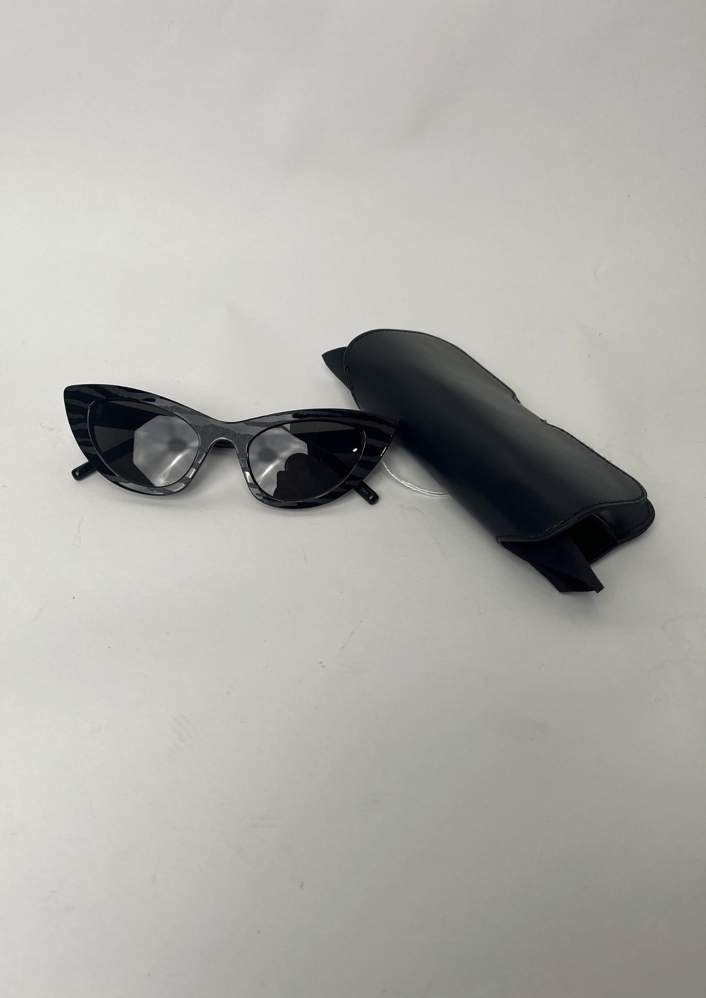 Yves Saint Laurent Black textured cat eye sunnies Size ONE SIZE - 6 Thumbnail