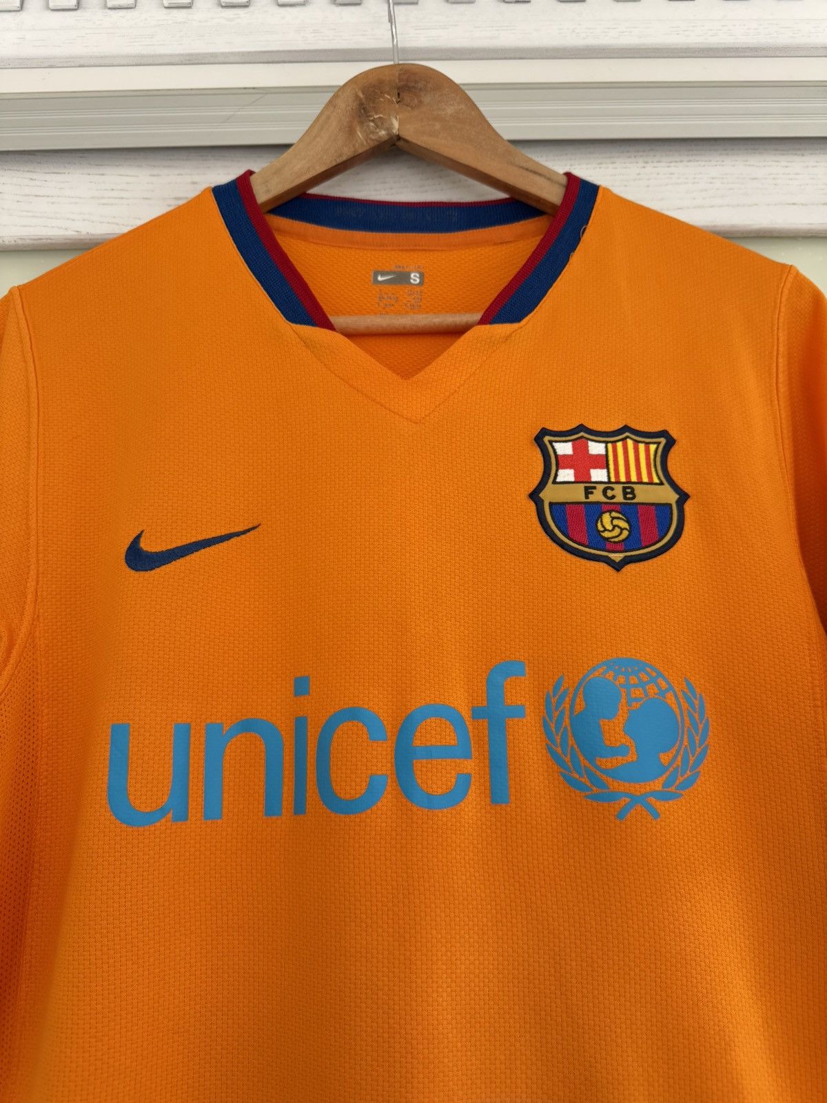 Nike Vintage Barcelona 2006-2007 Away Soccer Jersey Football Kit Size US S / EU 44-46 / 1 - 6 Thumbnail