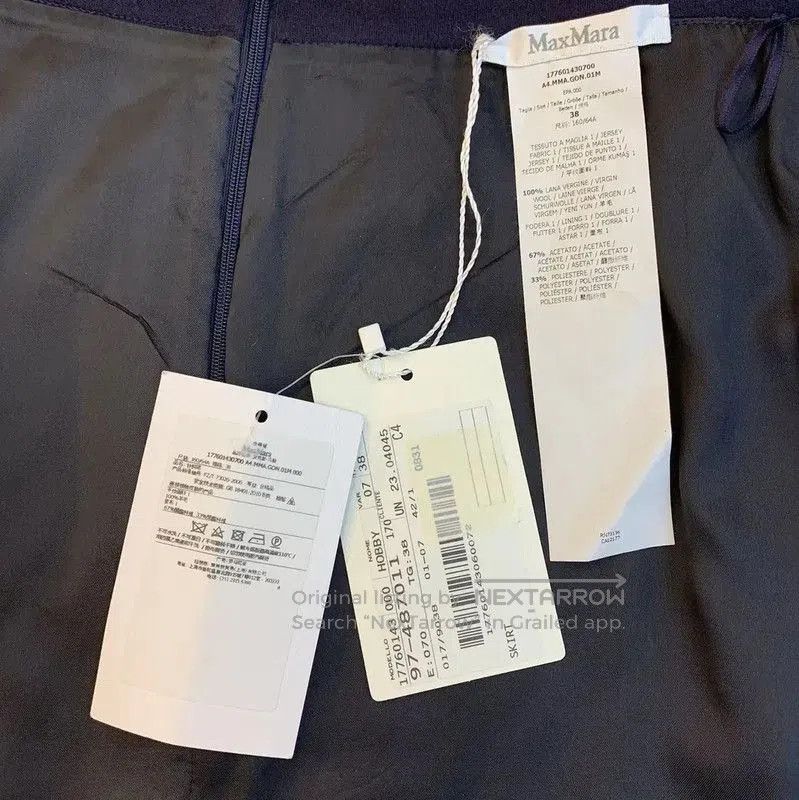 MaxMara Navy Polyester Women's Shorts .