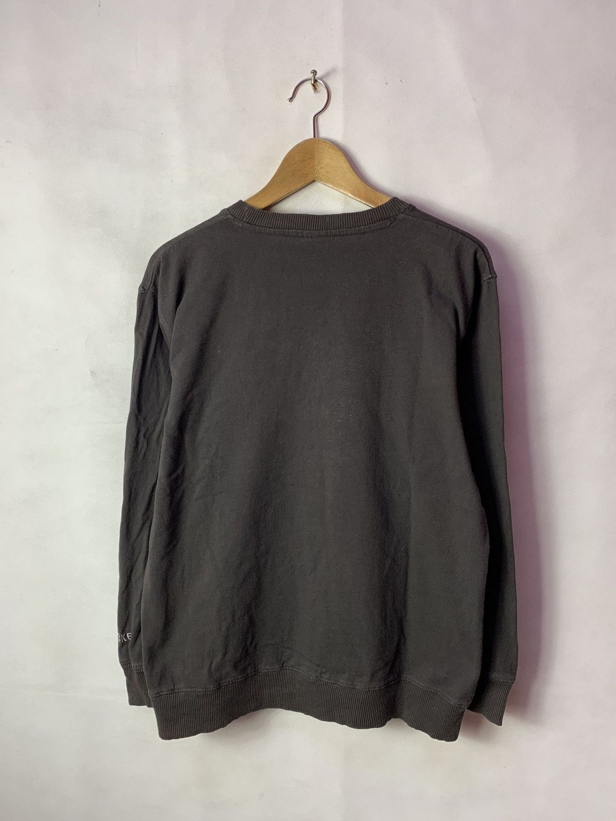 Disney 🔥Iconic Mickey Mouse Stand Embroided Sweatshirt Size US M / EU 48-50 / 2 - 5 Thumbnail
