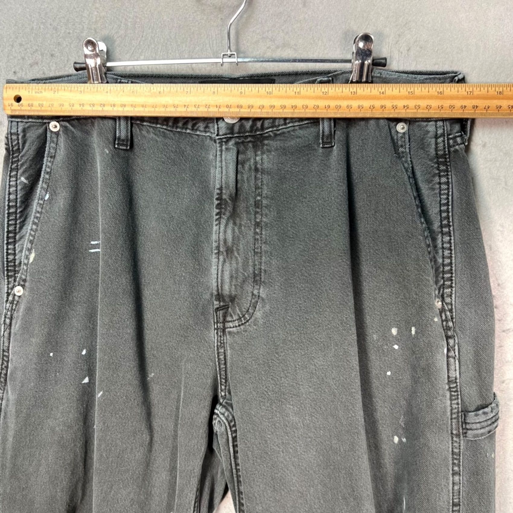 Abercrombie & Fitch Abercrombie & Fitch Mens Jeans 32 x 32 Gray Distressed Paint Splatter Baggy Straight Cotton Blend Mid Rise 32 Inseam Size US 32 / EU 48 - 5 Thumbnail